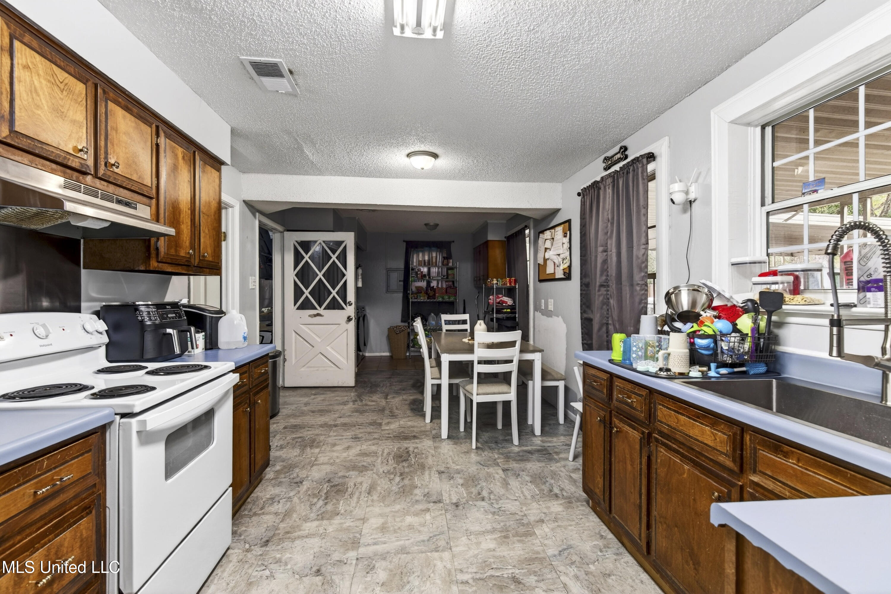 7621 Elder Ferry Road Property Photo 10