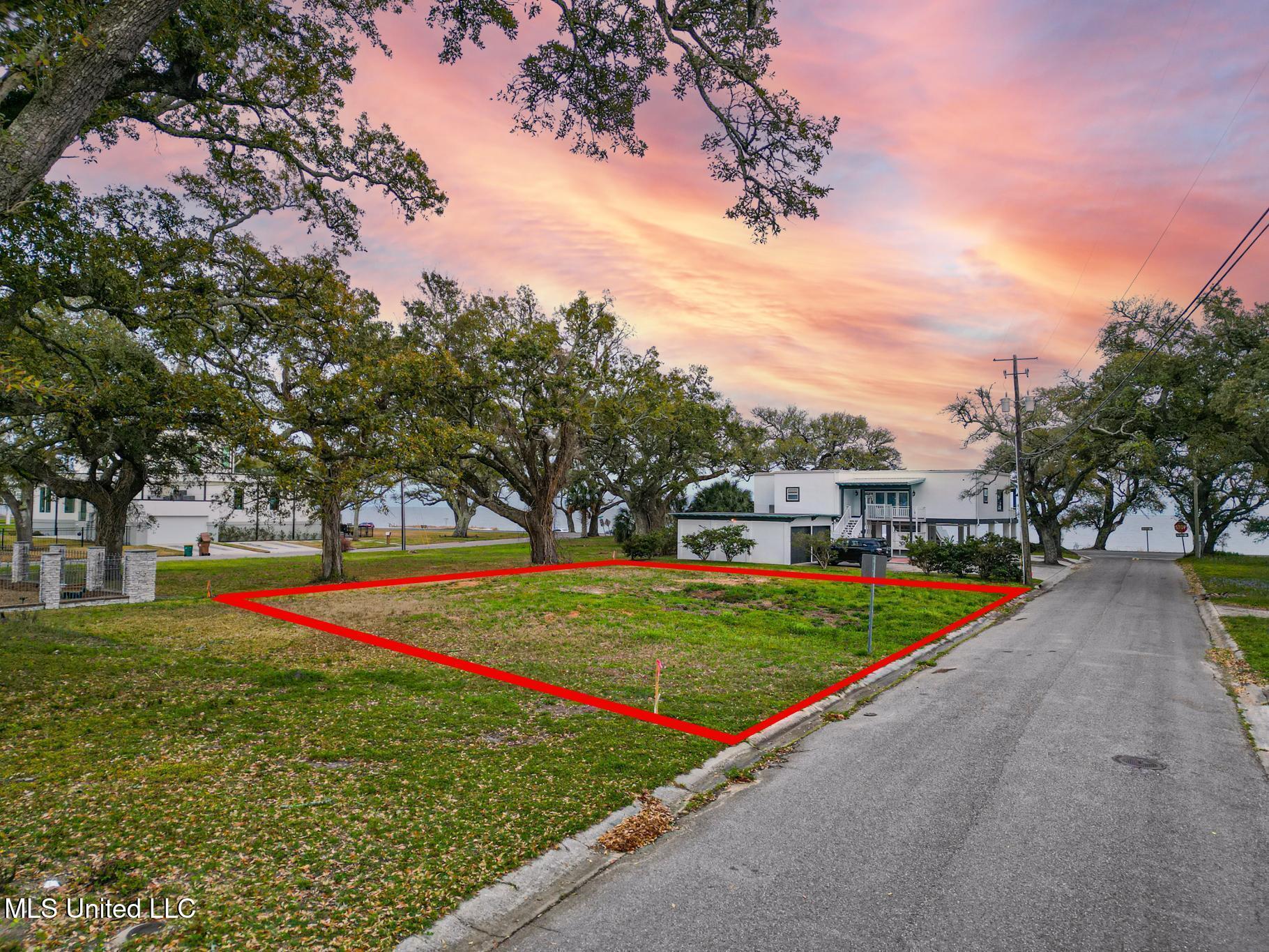 103 E Azalea Drive Property Photo 1