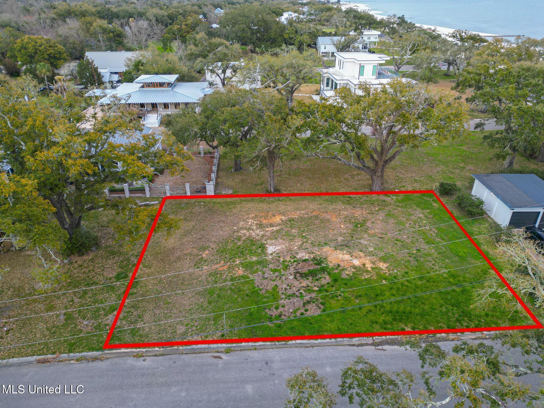 103 E Azalea Drive Property Photo 2