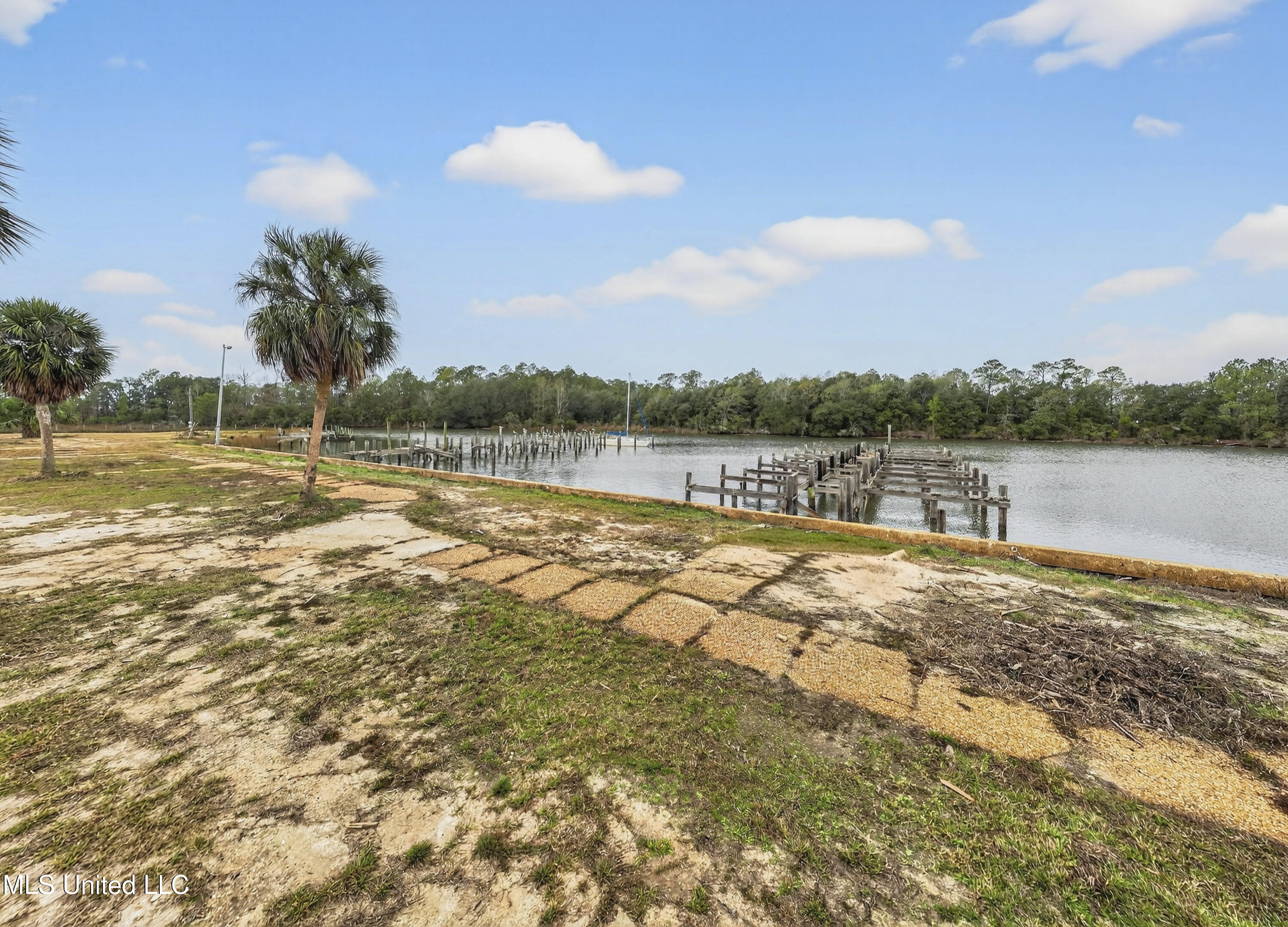 24616 Yacht Club Drive Property Photo 7