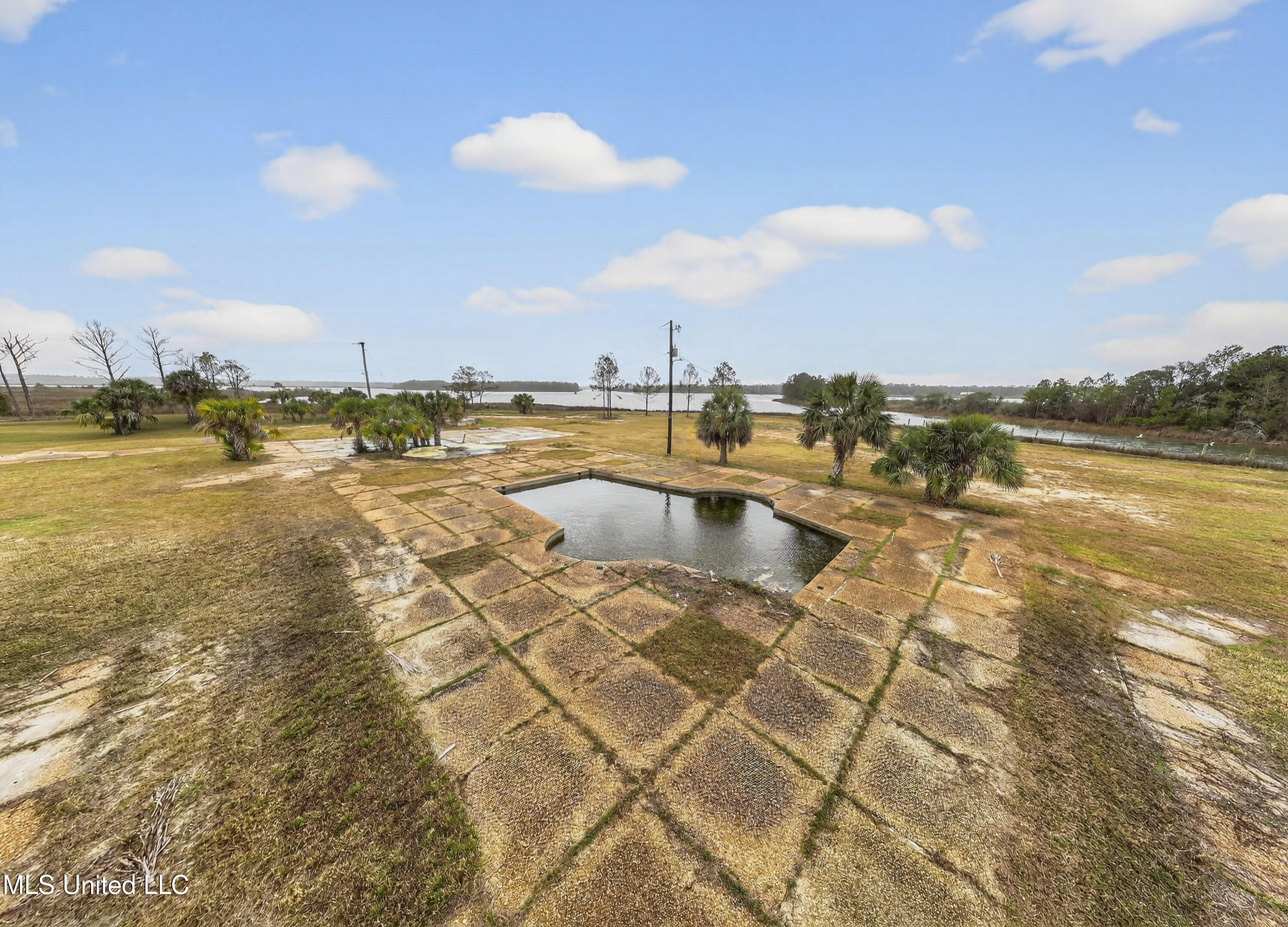 24616 Yacht Club Drive Property Photo 10
