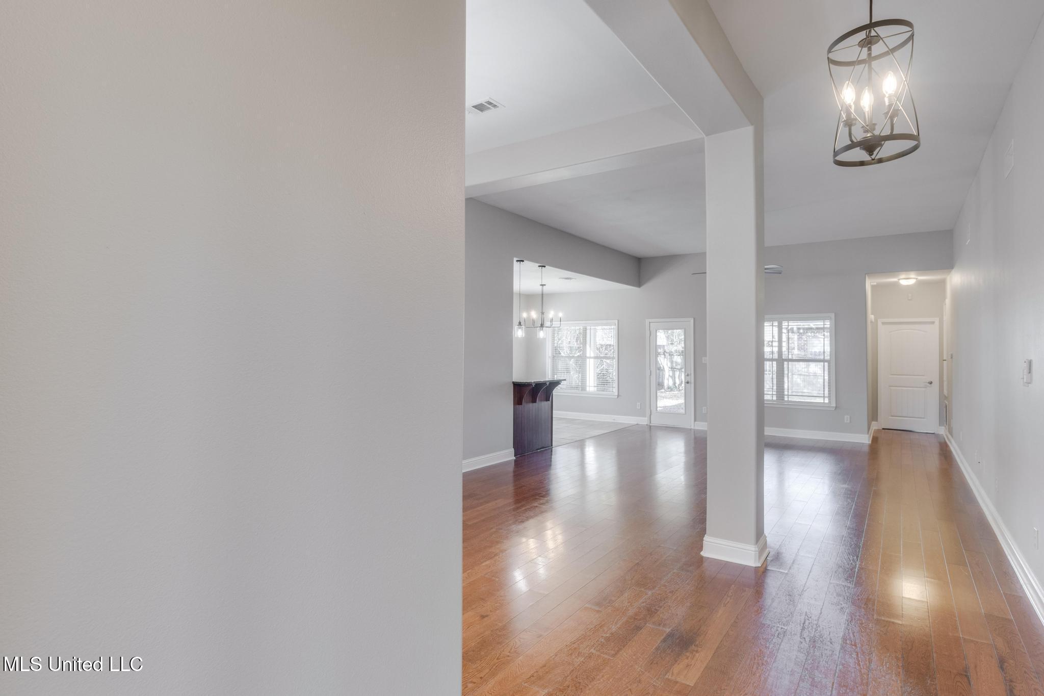 14048 Fox Hill Drive Property Photo 4