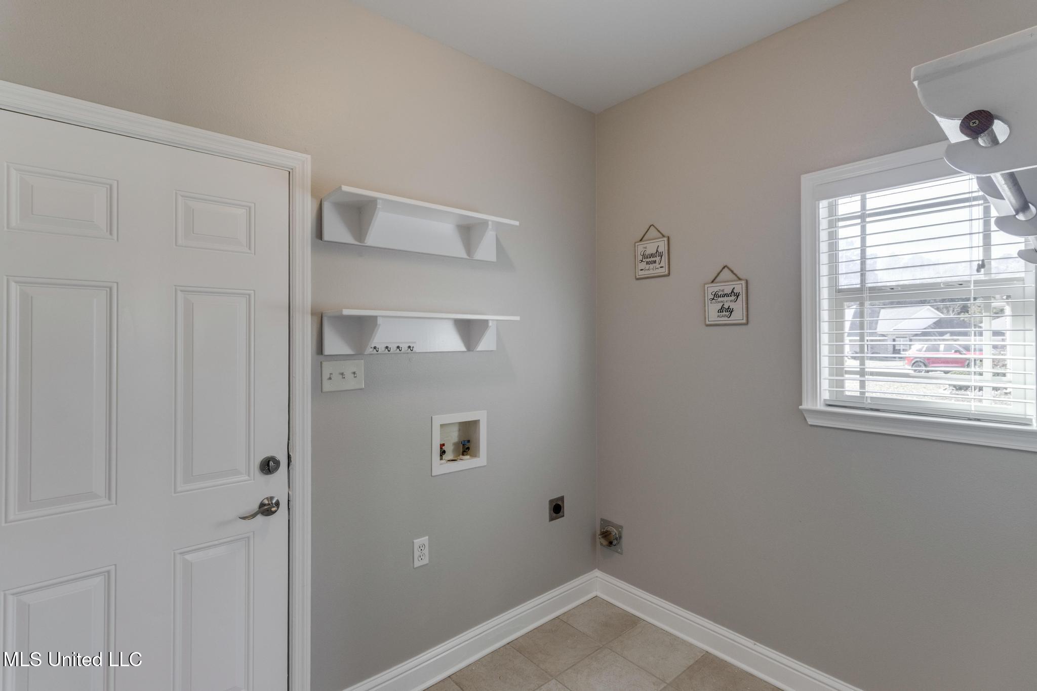 14048 Fox Hill Drive Property Photo 11