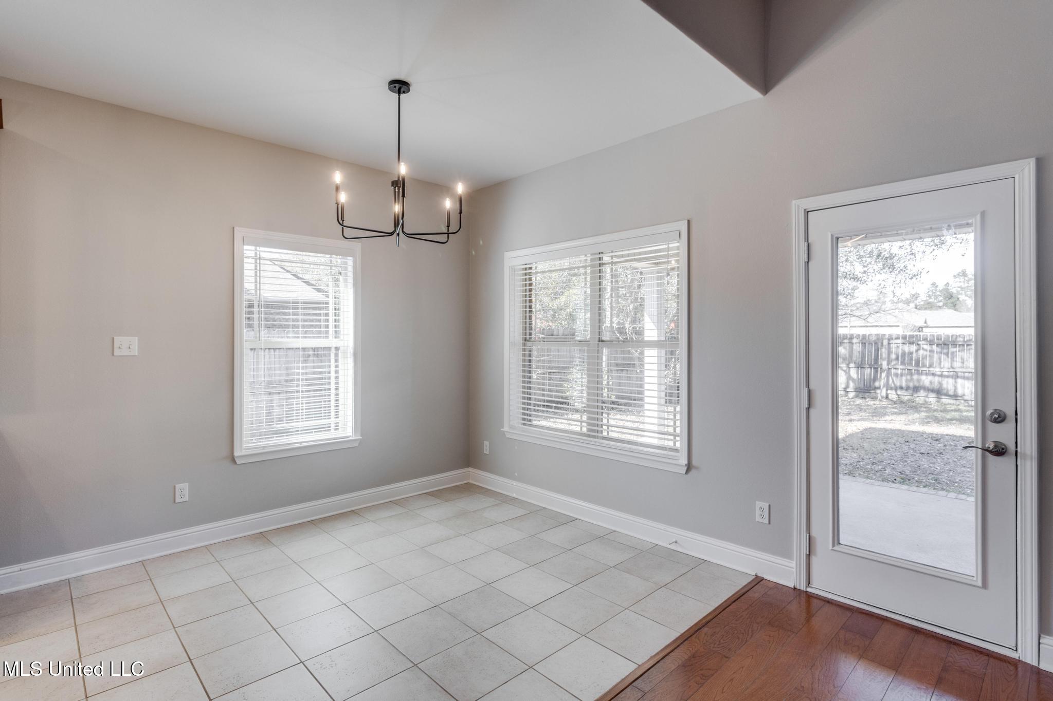 14048 Fox Hill Drive Property Photo 18