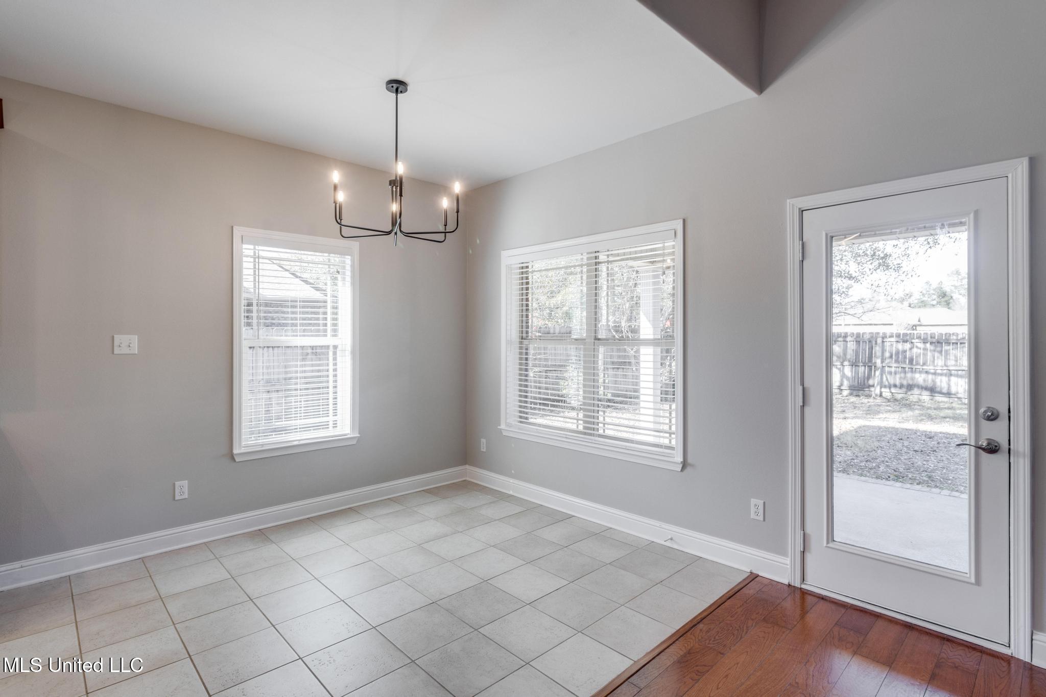 14048 Fox Hill Drive Property Photo 29