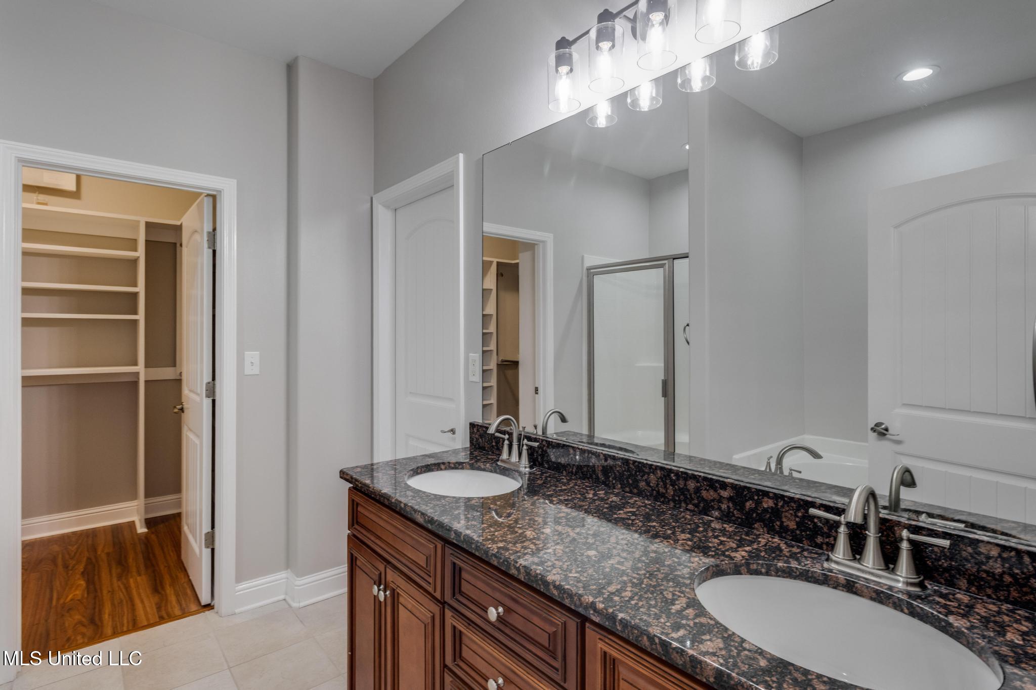 14048 Fox Hill Drive Property Photo 32
