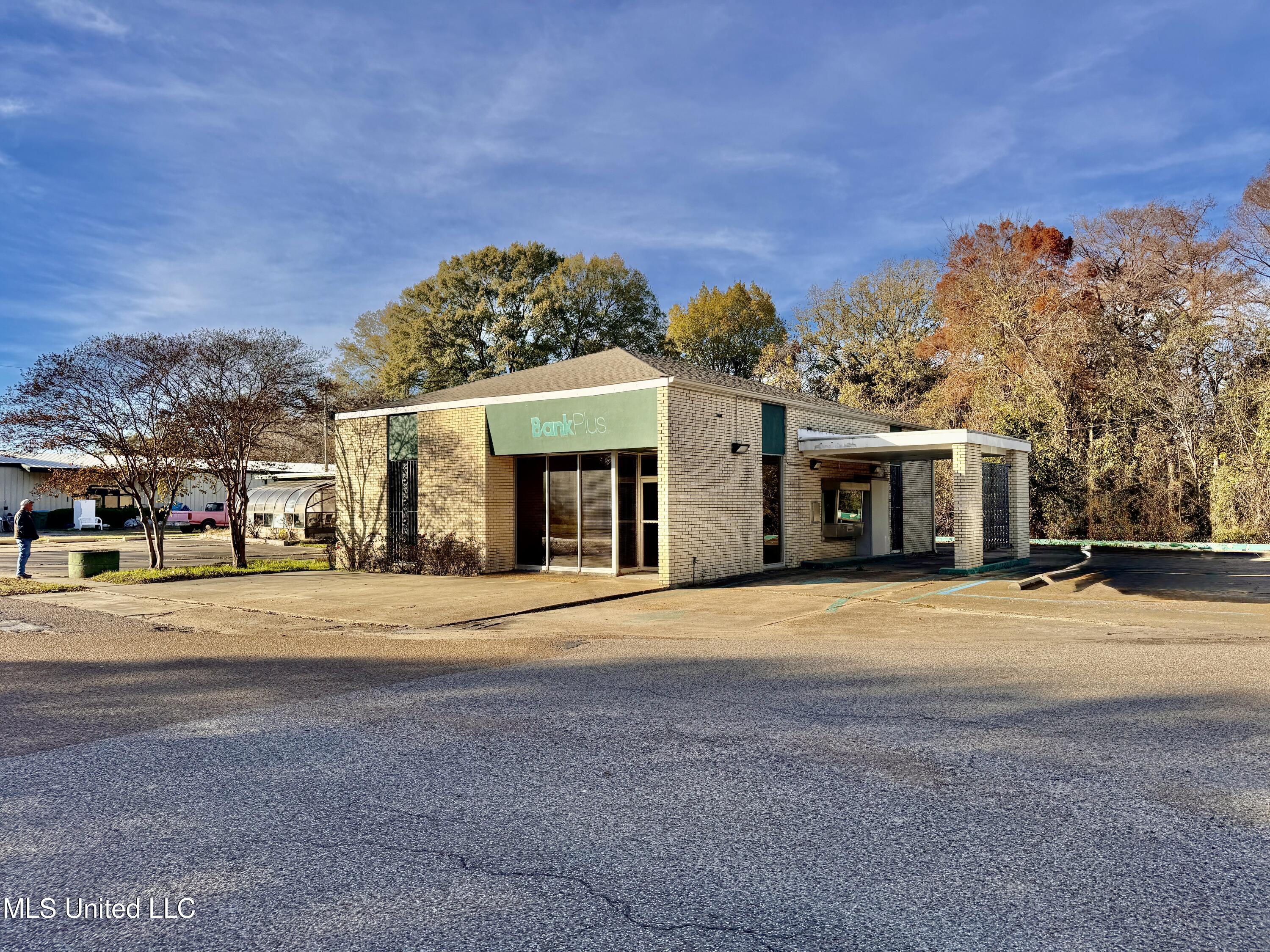 100 Julia Street Property Photo 1