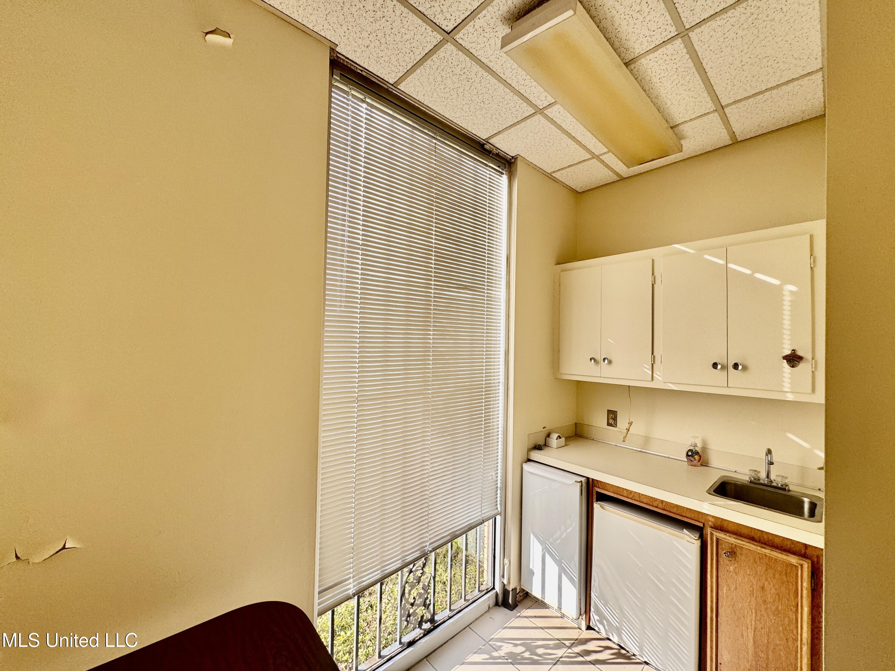 100 Julia Street Property Photo 4