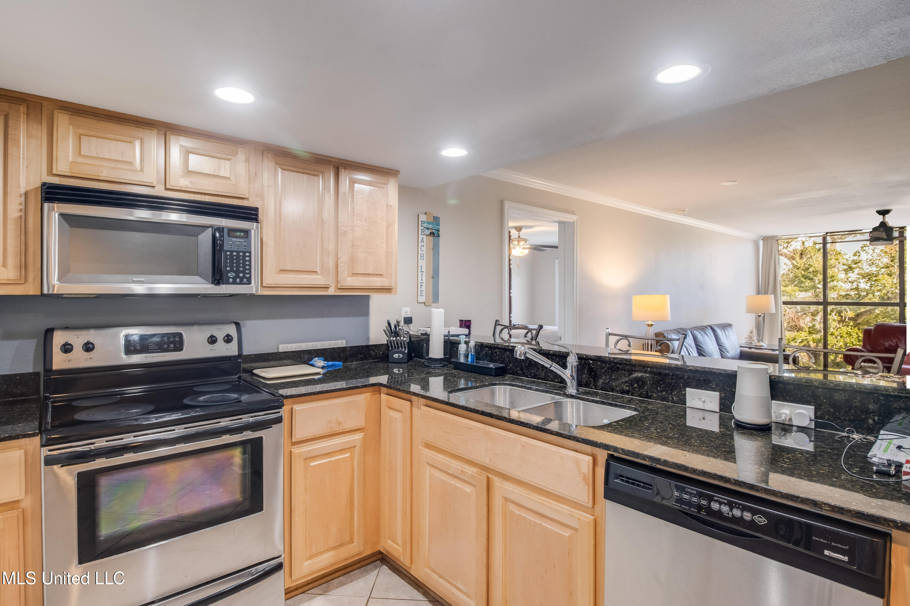 2046 Beach Boulevard Property Photo 4