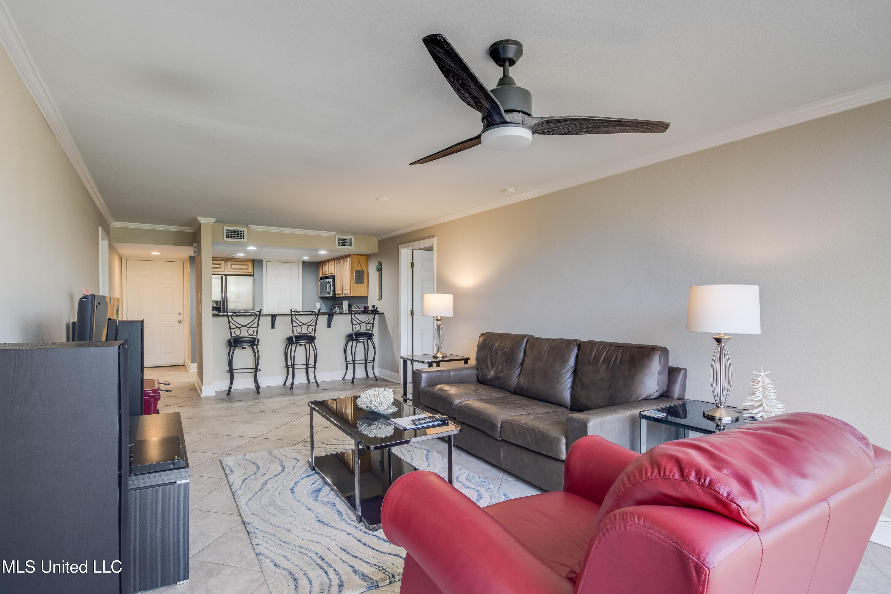 2046 Beach Boulevard Property Photo 6