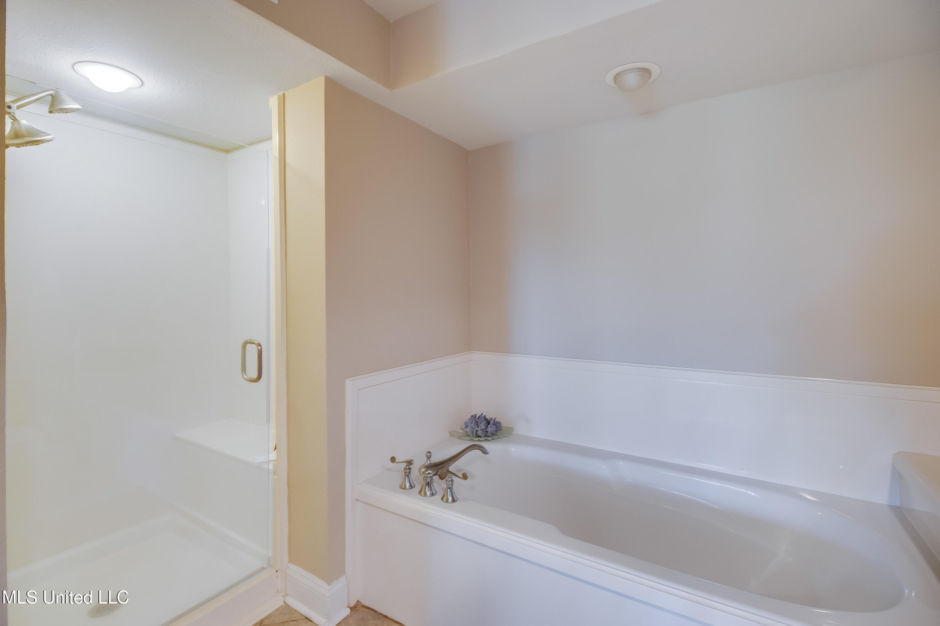 2046 Beach Boulevard Property Photo 13