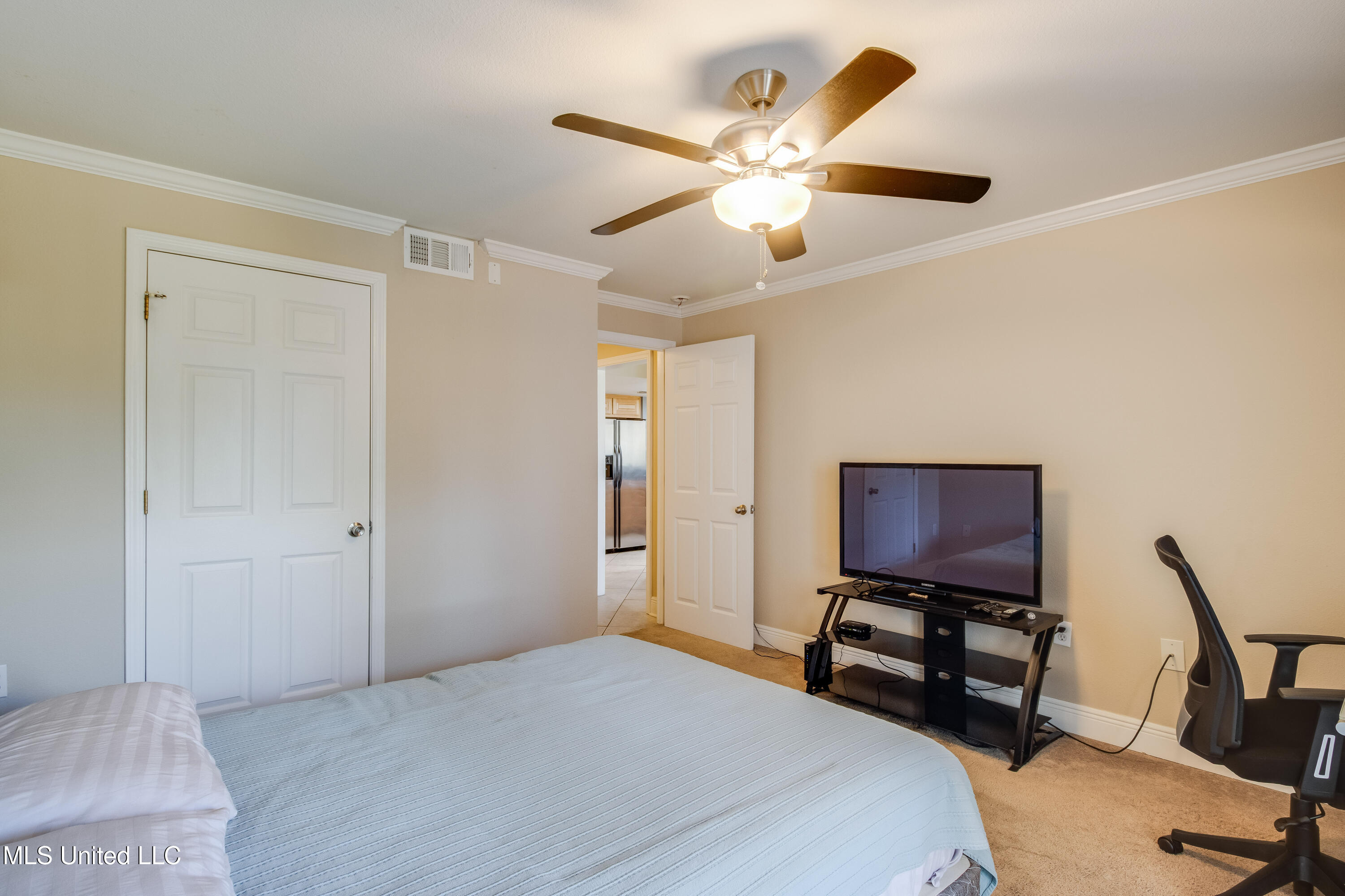 2046 Beach Boulevard Property Photo 17