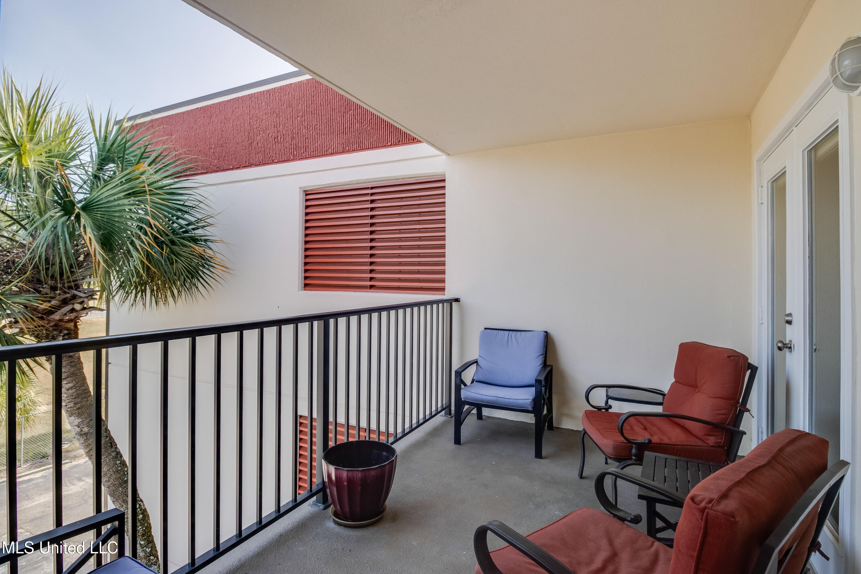 2046 Beach Boulevard Property Photo 19