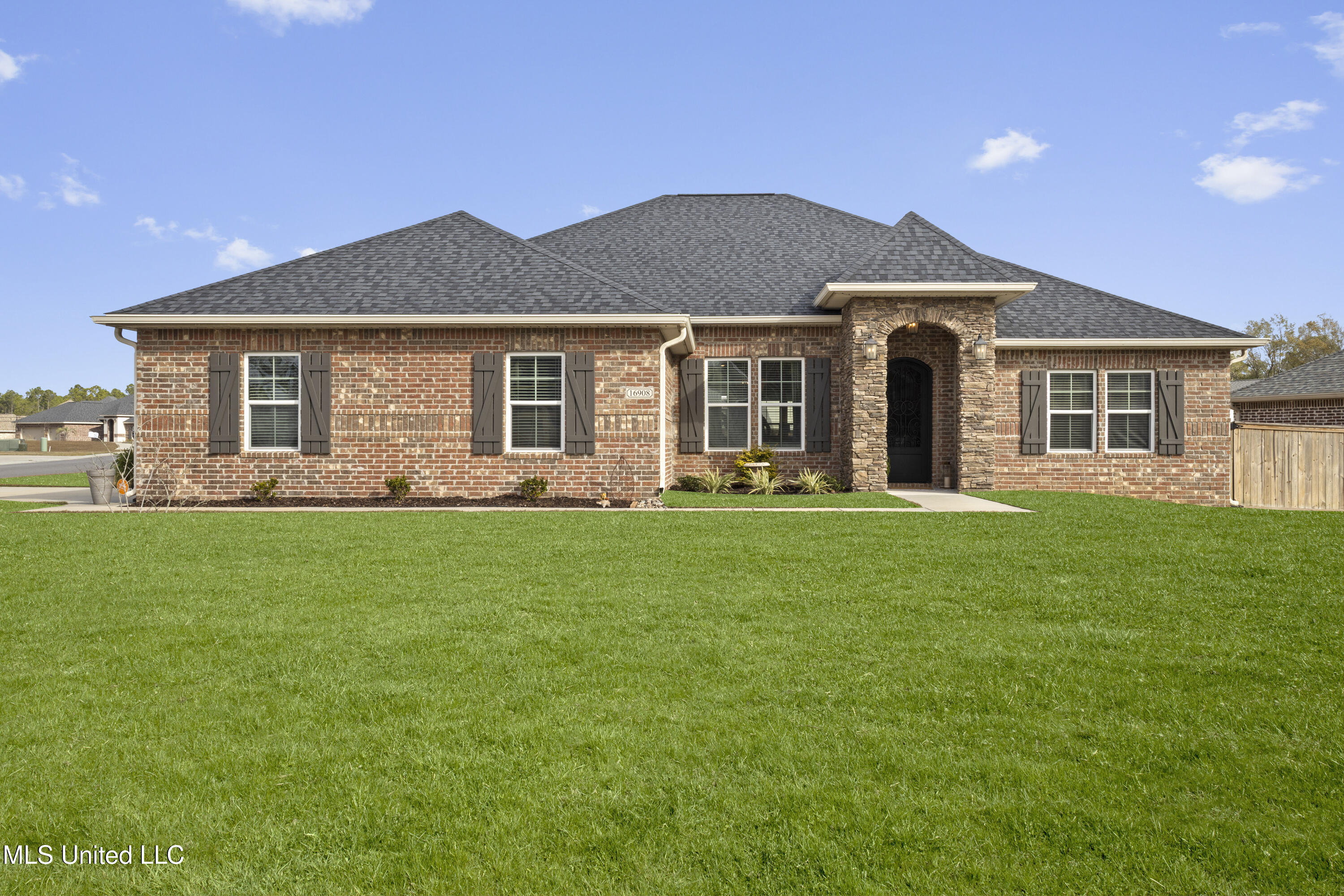 16908 W Landon Green Drive Property Photo 1