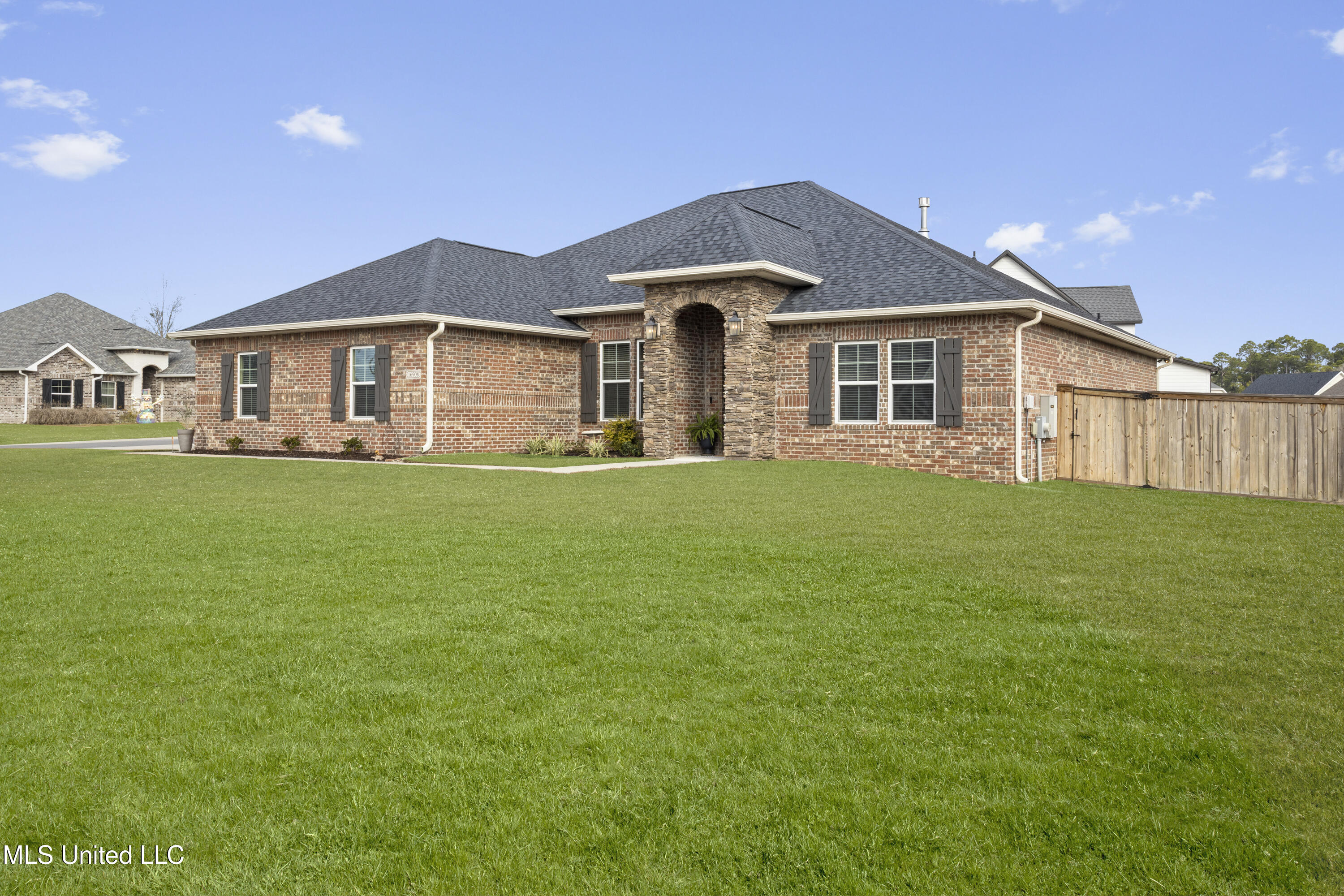 16908 W Landon Green Drive Property Photo 2