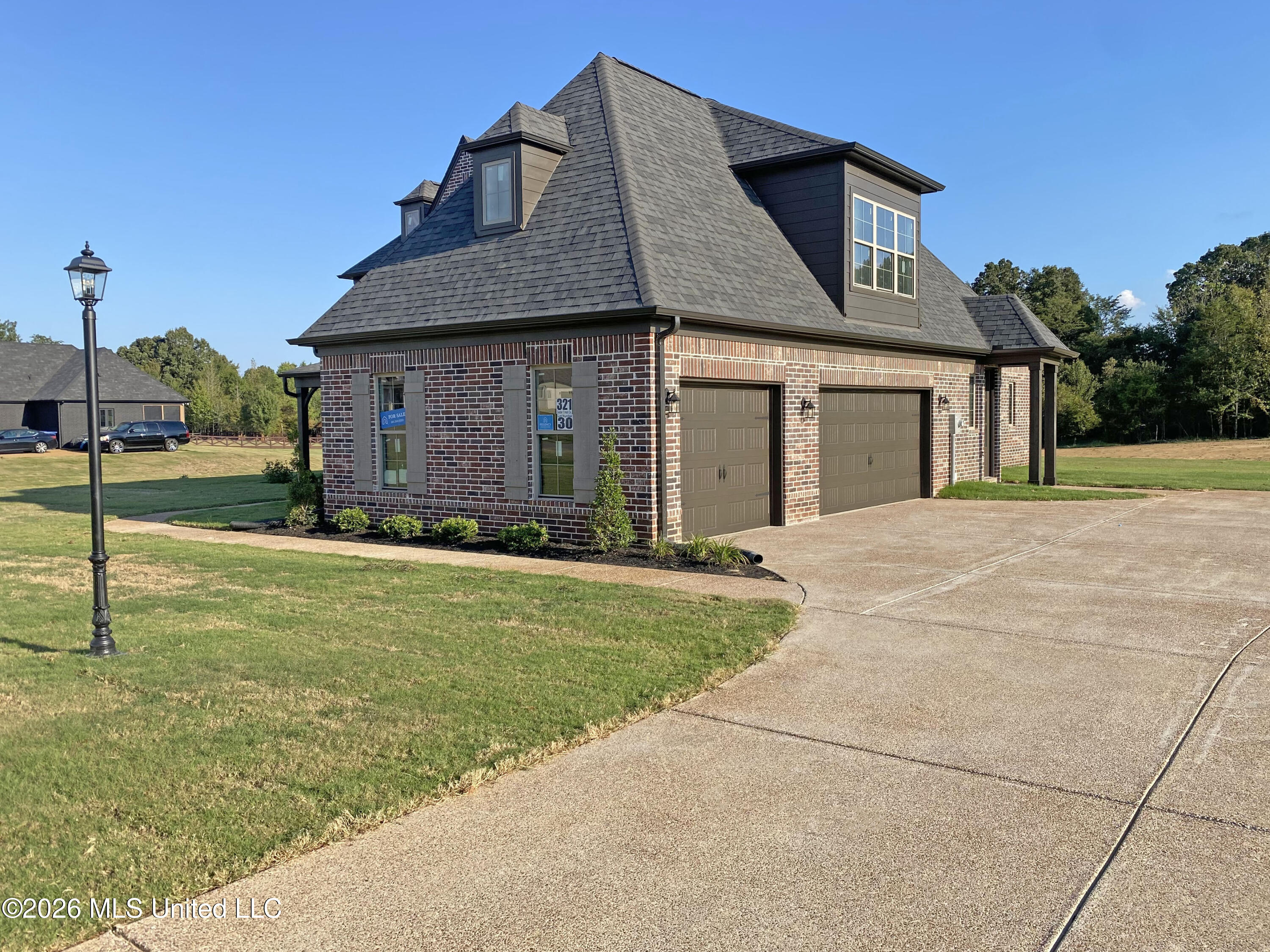 321 Cedar Crest Cove Property Photo 2