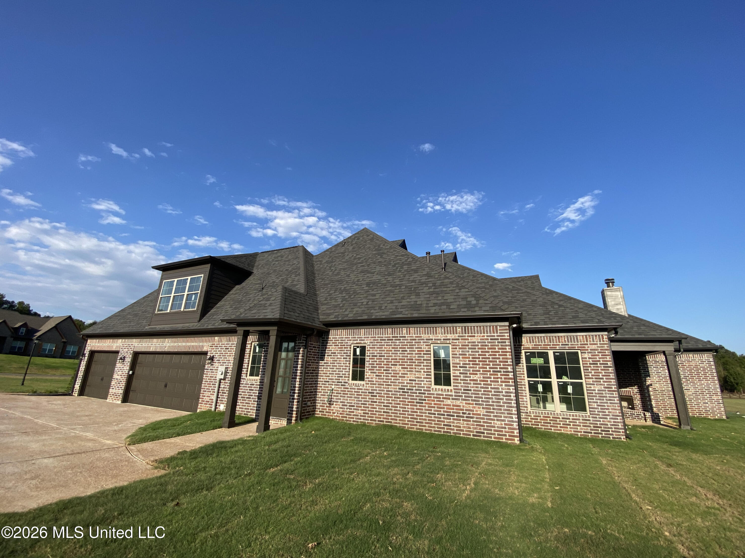 321 Cedar Crest Cove Property Photo 4