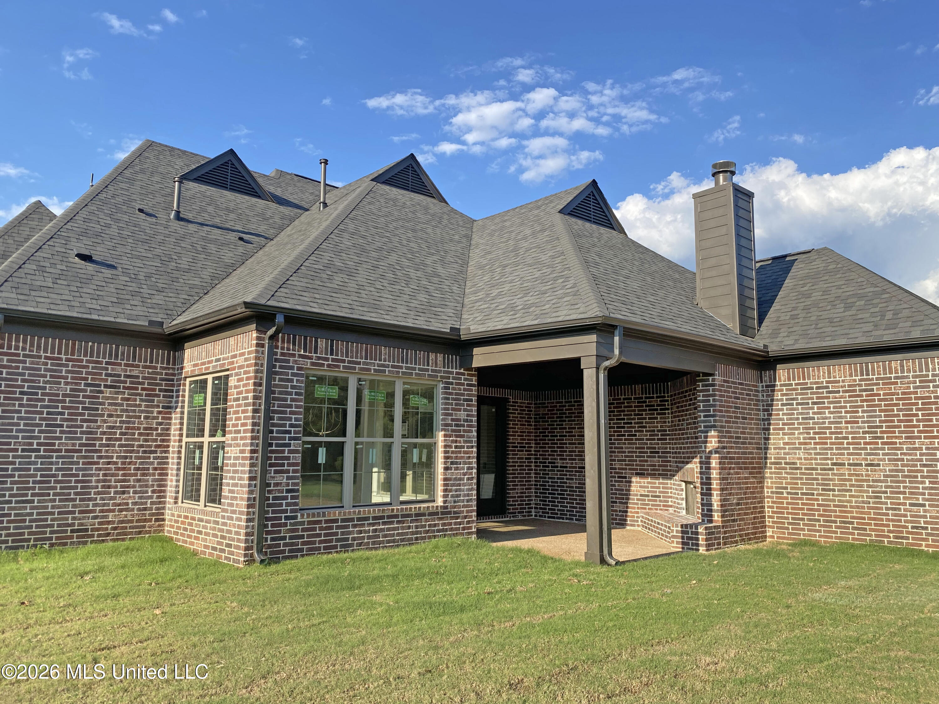 321 Cedar Crest Cove Property Photo 5