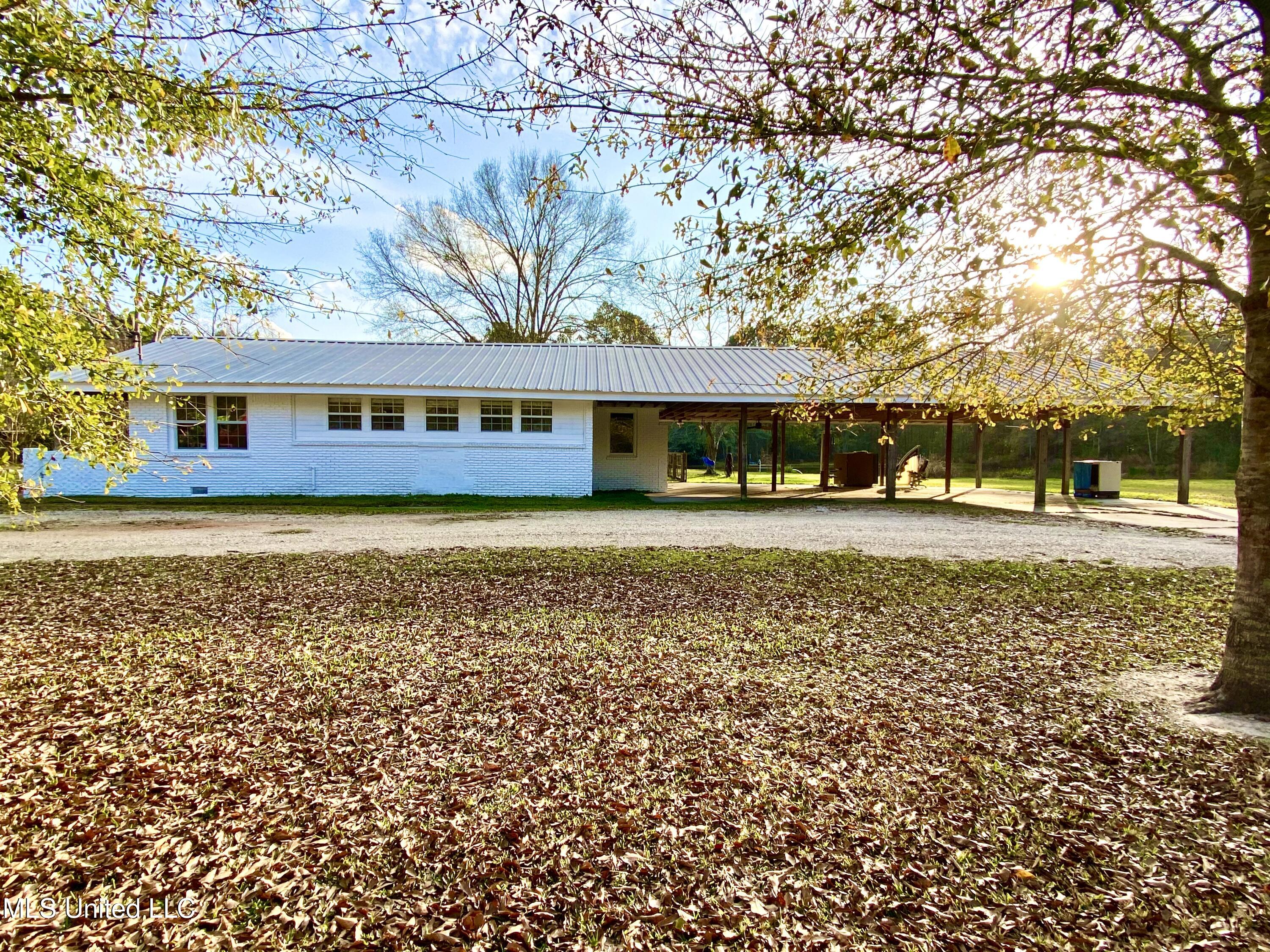 2498 S Highway 43 Property Photo 1