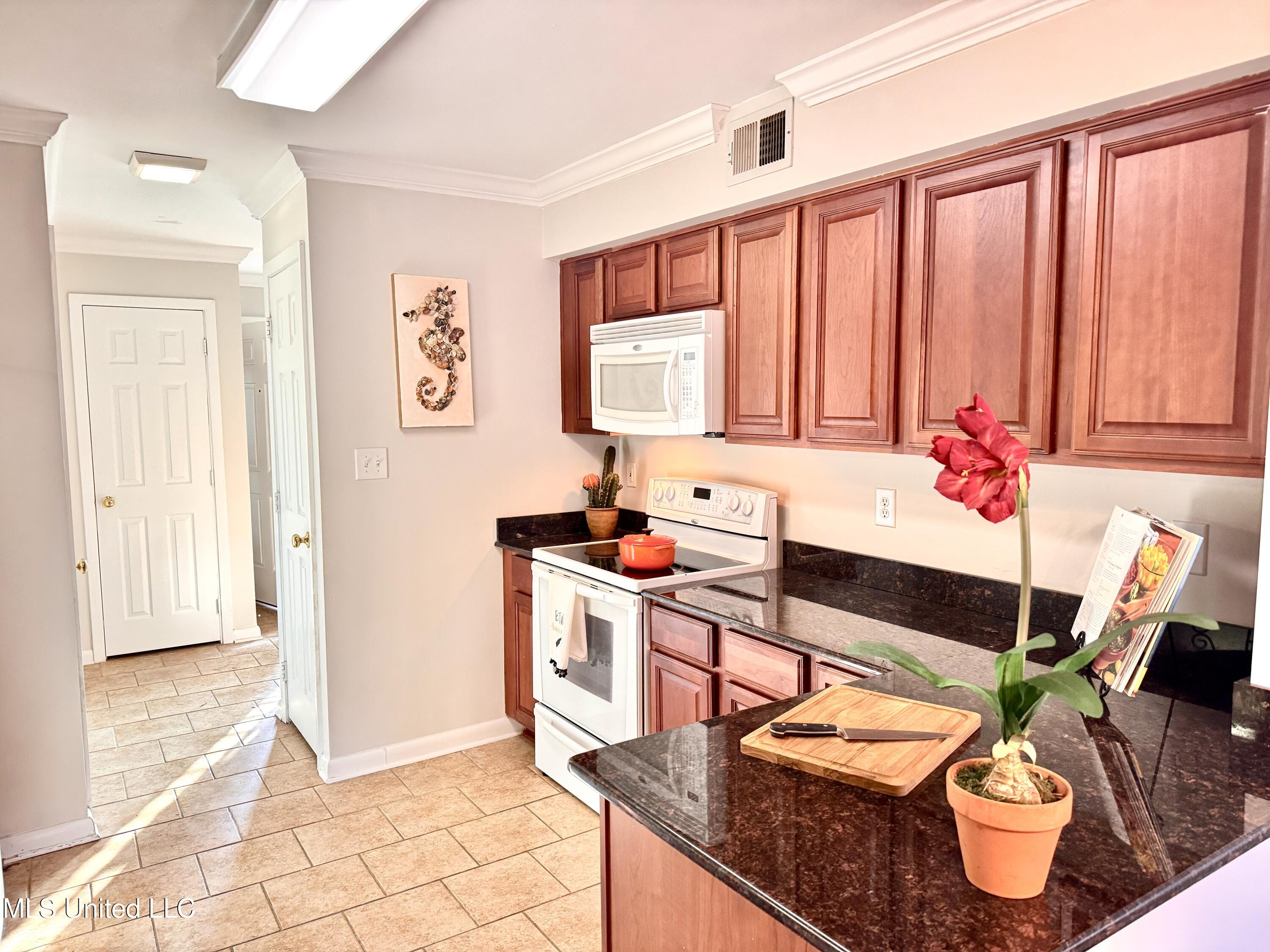 527 Front Beach Drive Property Photo 10