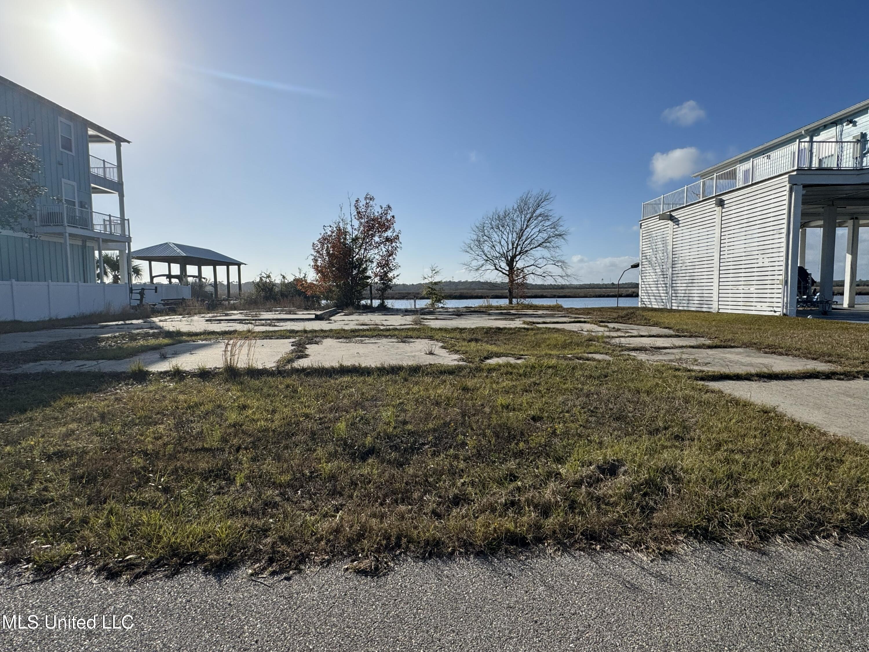 10187 S River Drive Property Photo 1