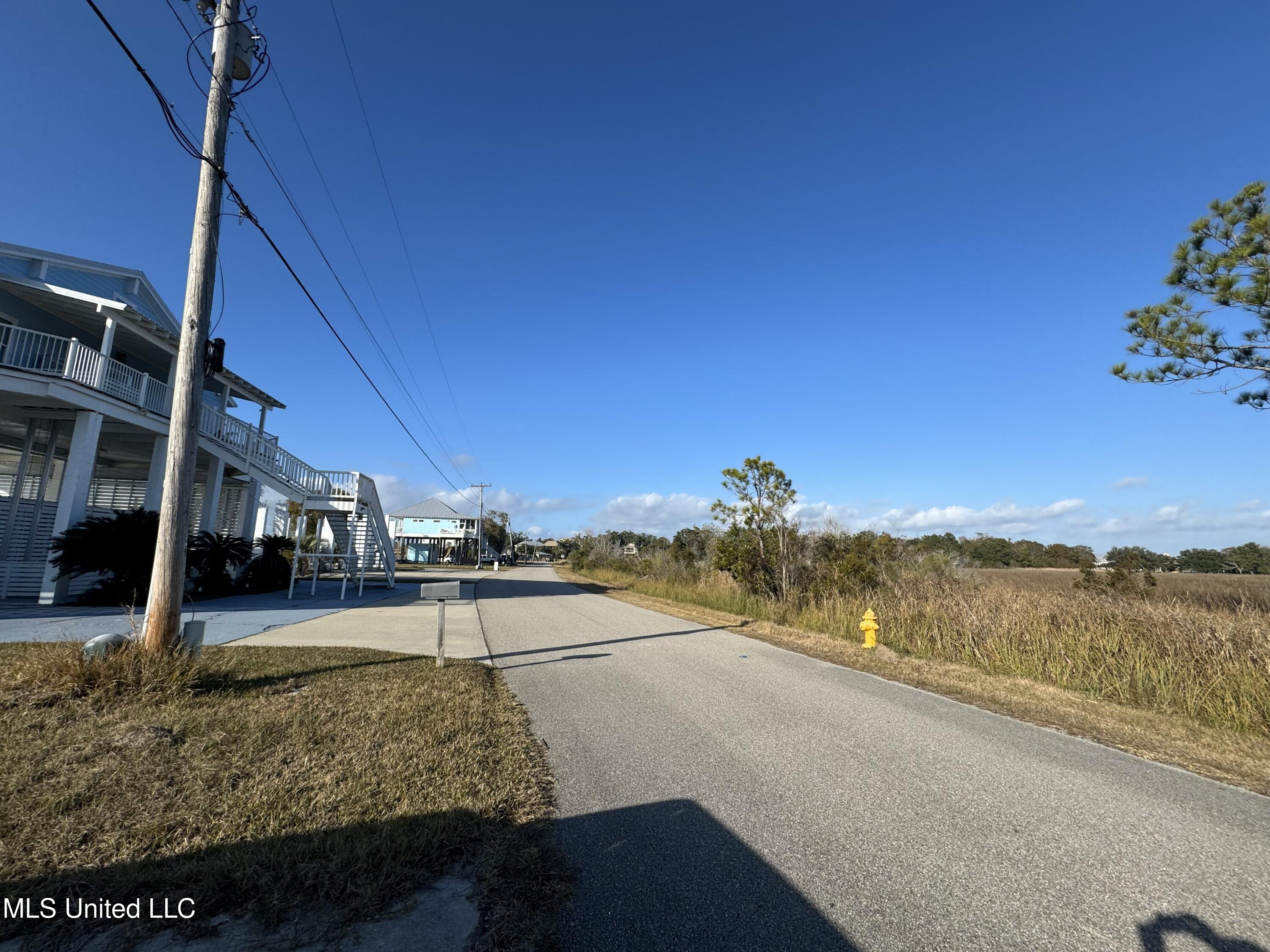 10187 S River Drive Property Photo 4