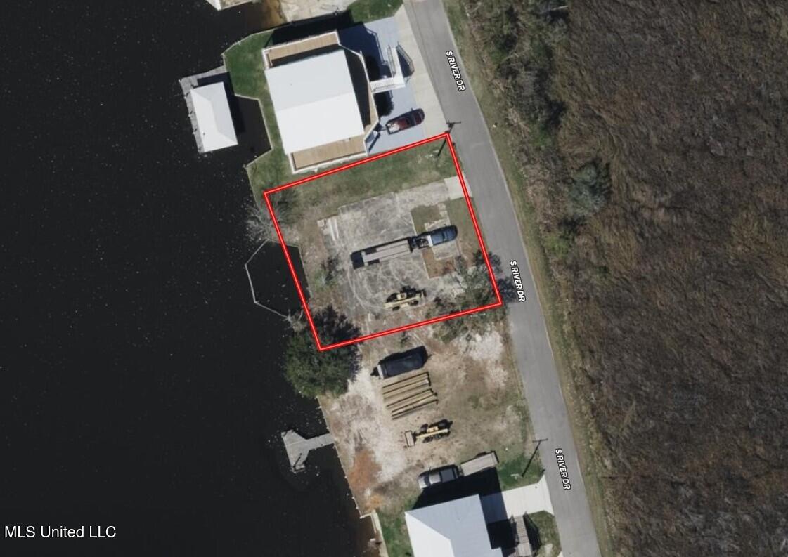 10187 S River Drive Property Photo 7