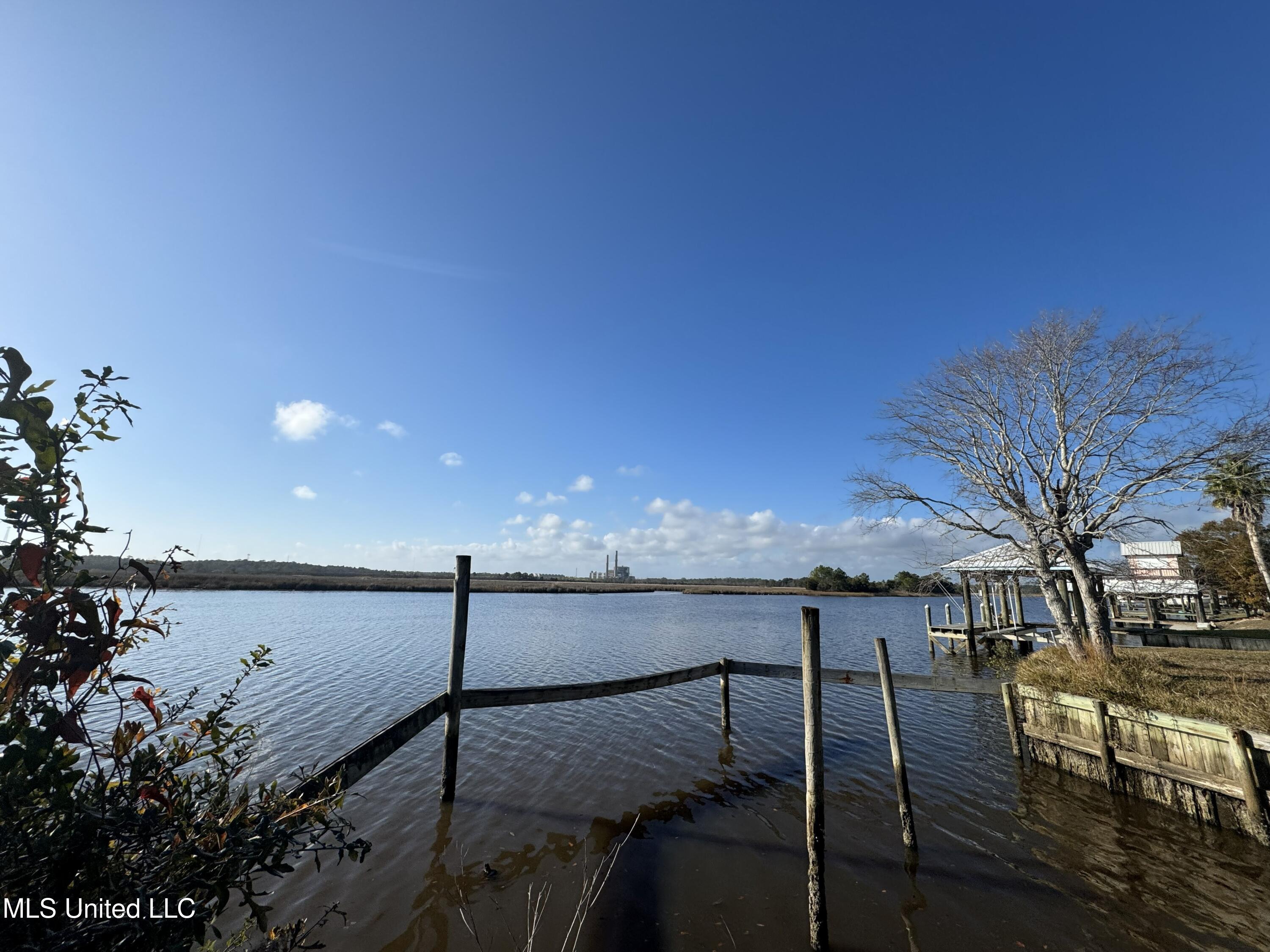 10187 S River Drive Property Photo 11