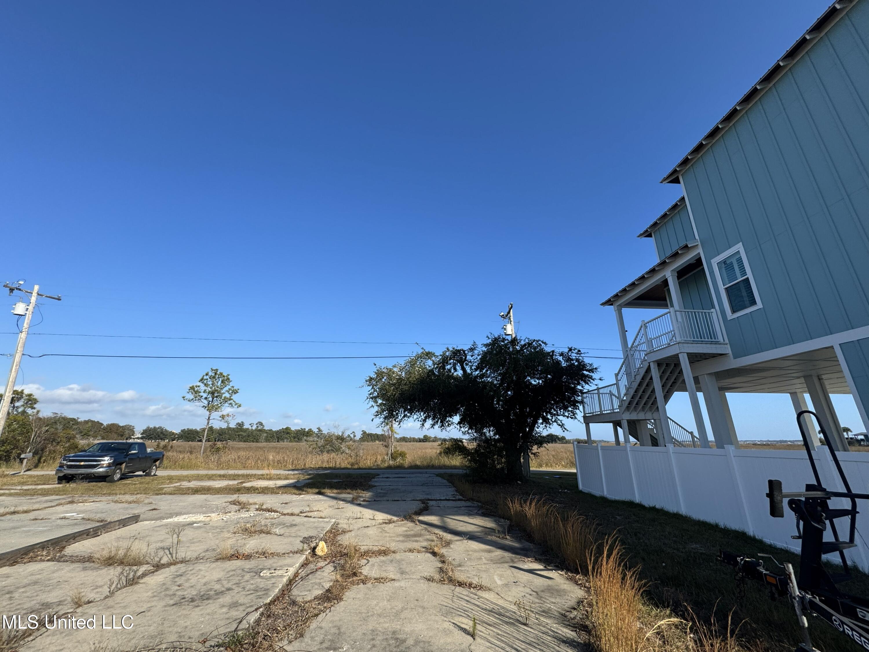 10187 S River Drive Property Photo 12