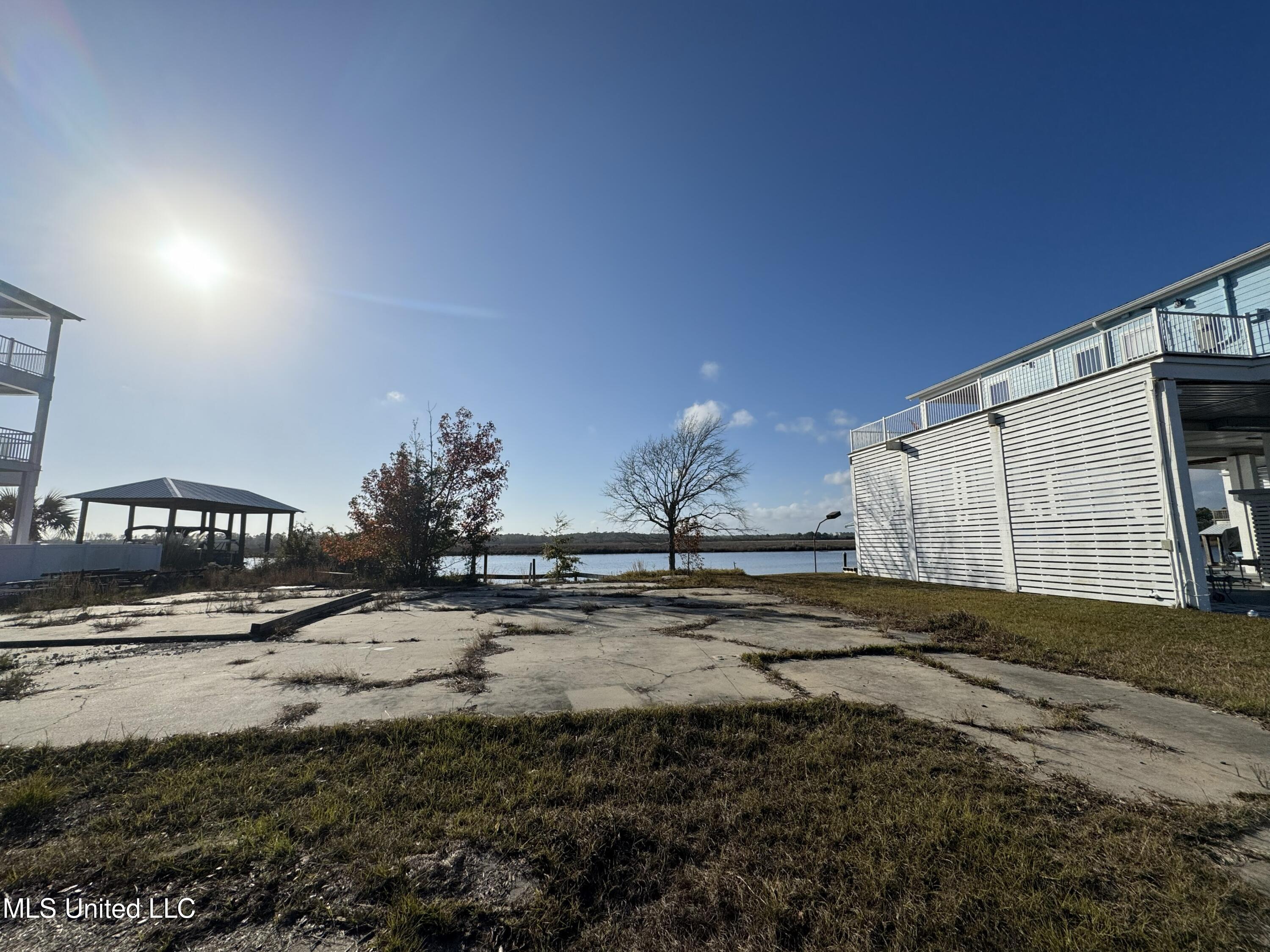 10187 S River Drive Property Photo 13