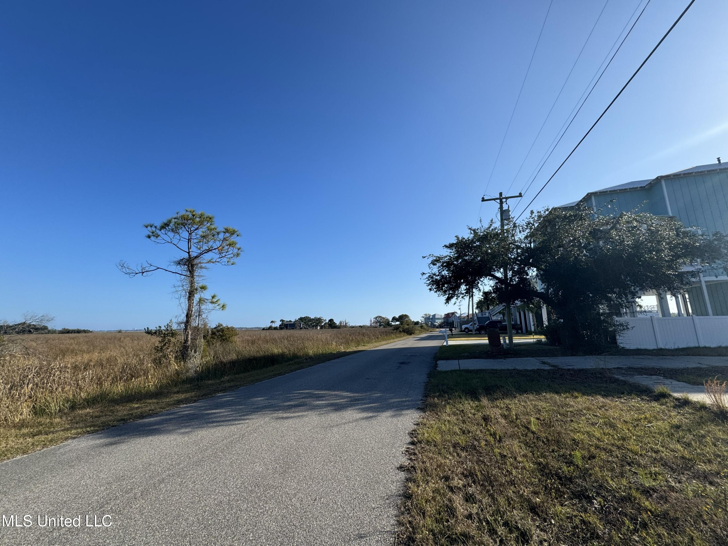 10187 S River Drive Property Photo 14