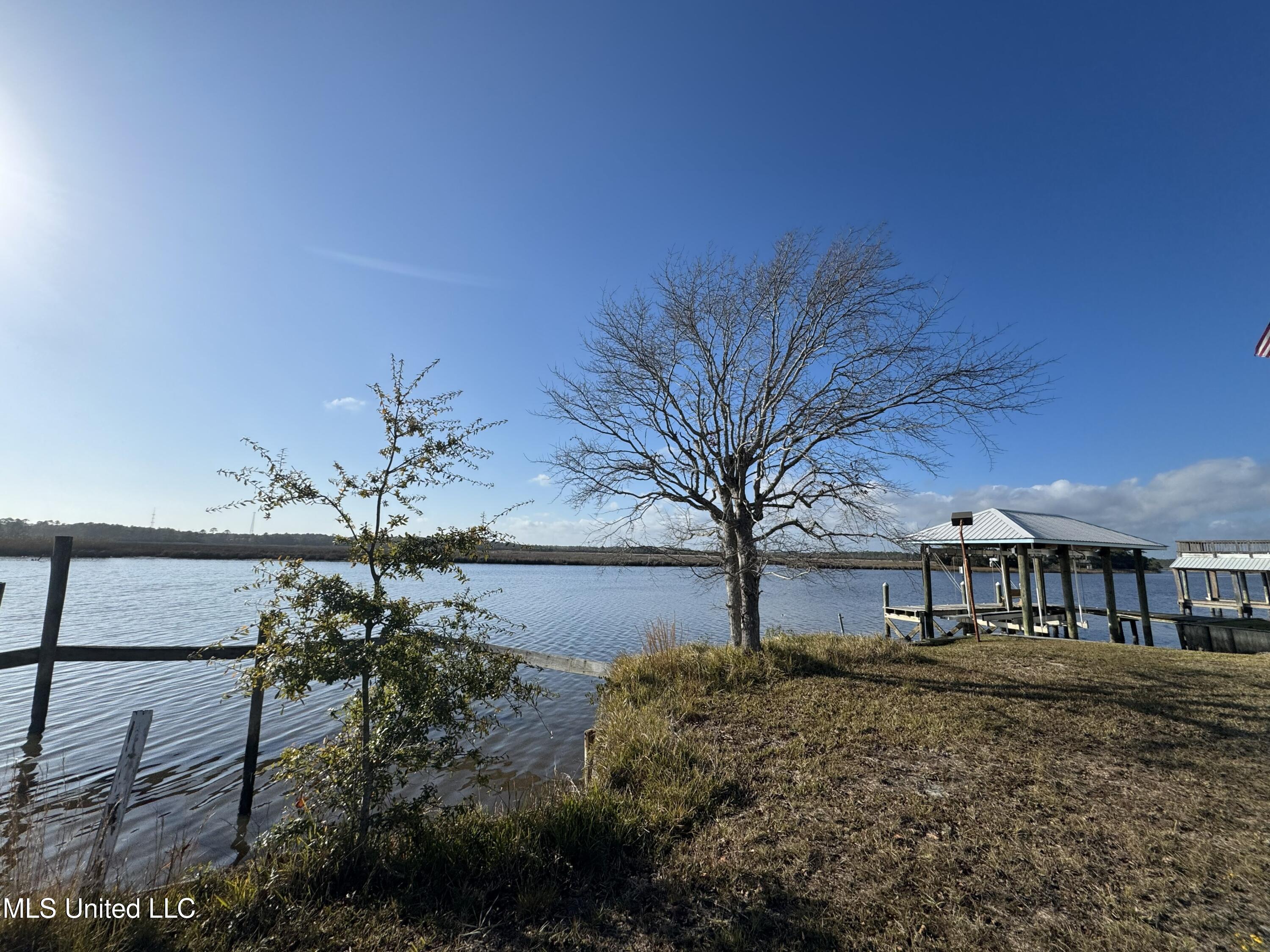 10187 S River Drive Property Photo 15