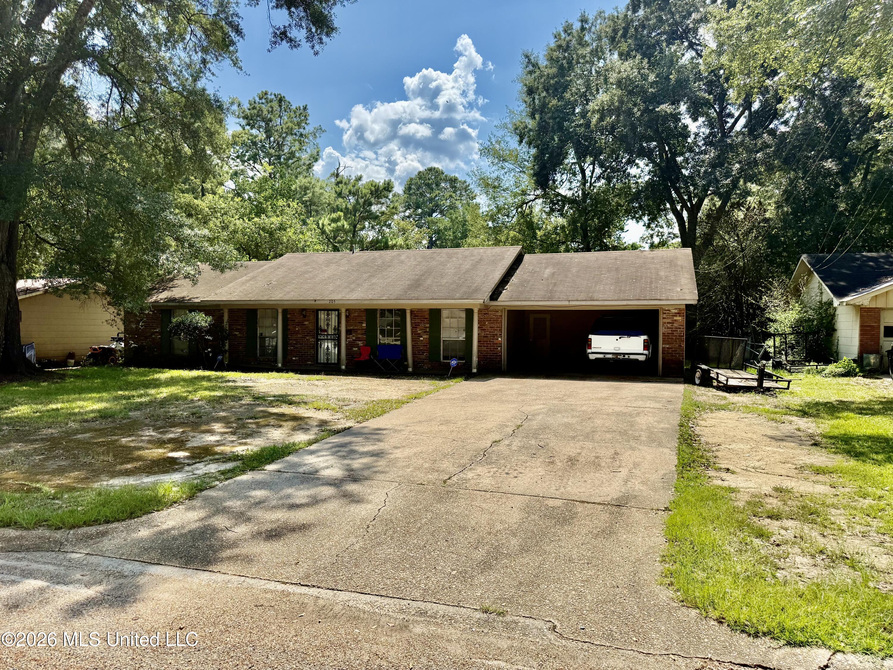 205 Beechcrest Drive Property Photo 1