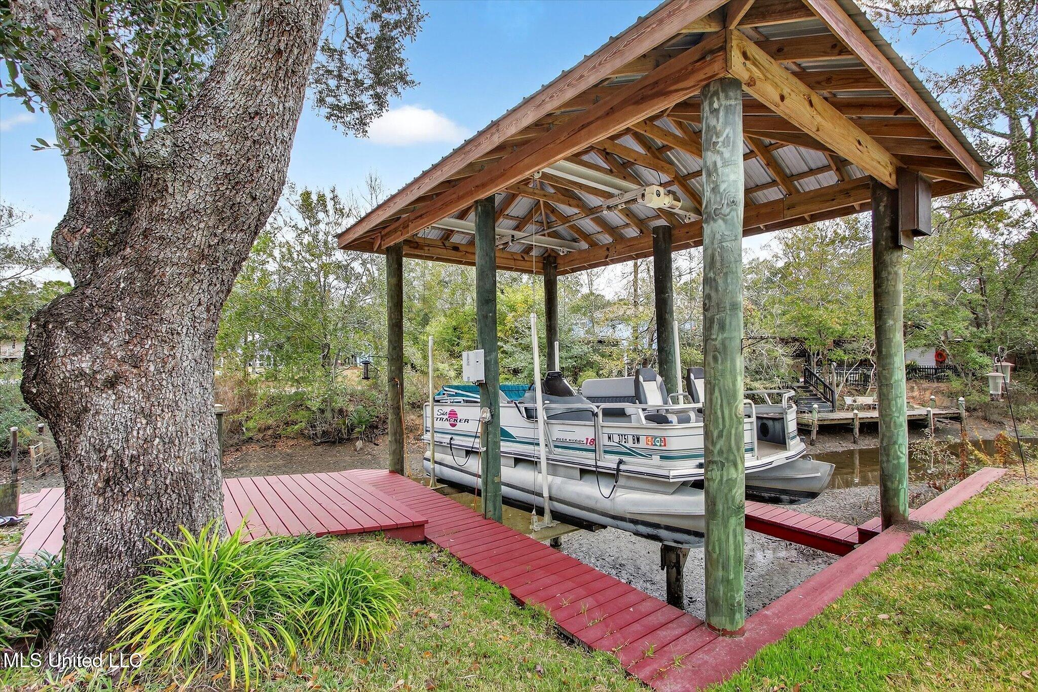 2104 Mole Drive Property Photo 6