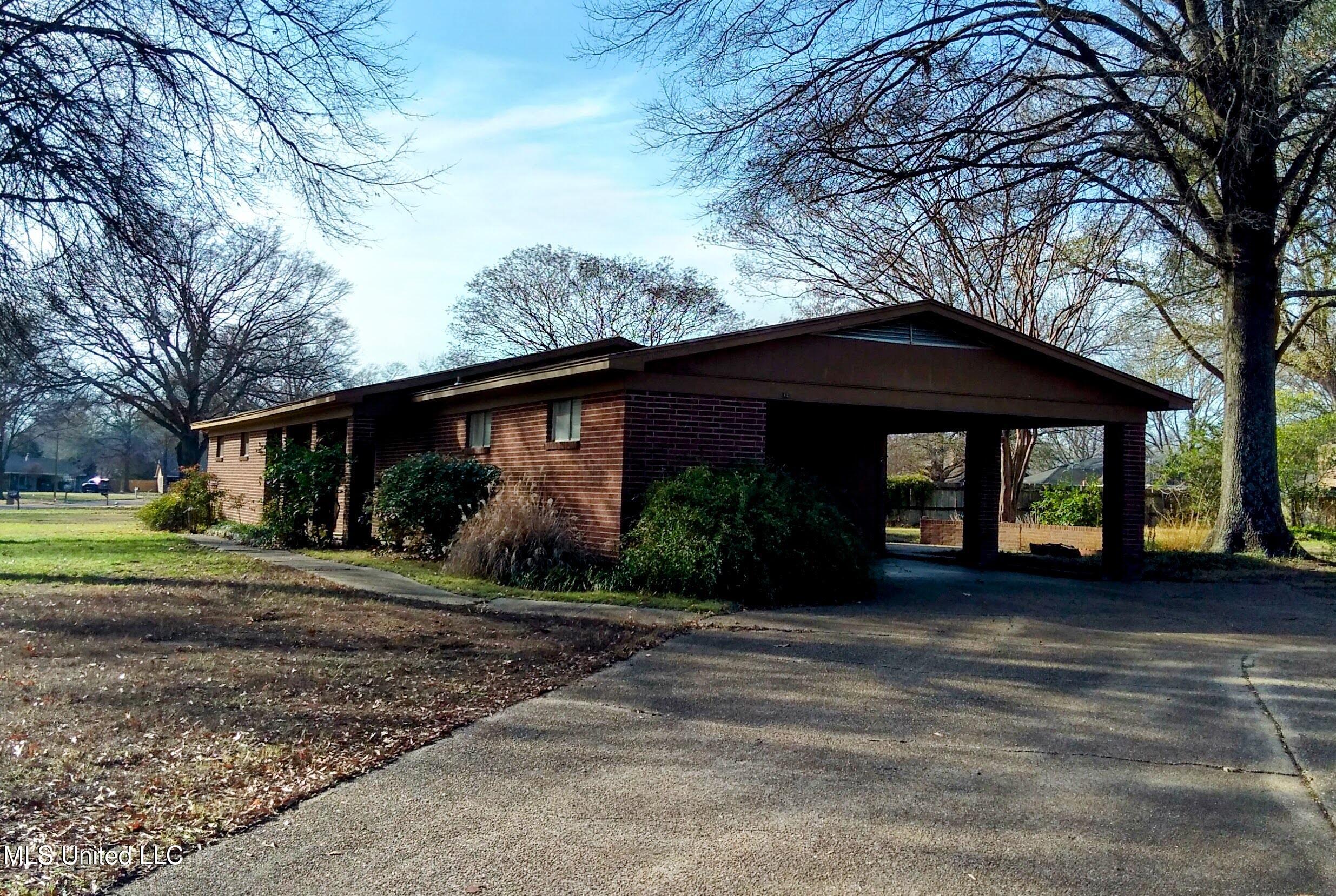 311 S Mac Arthur Circle Property Photo 1