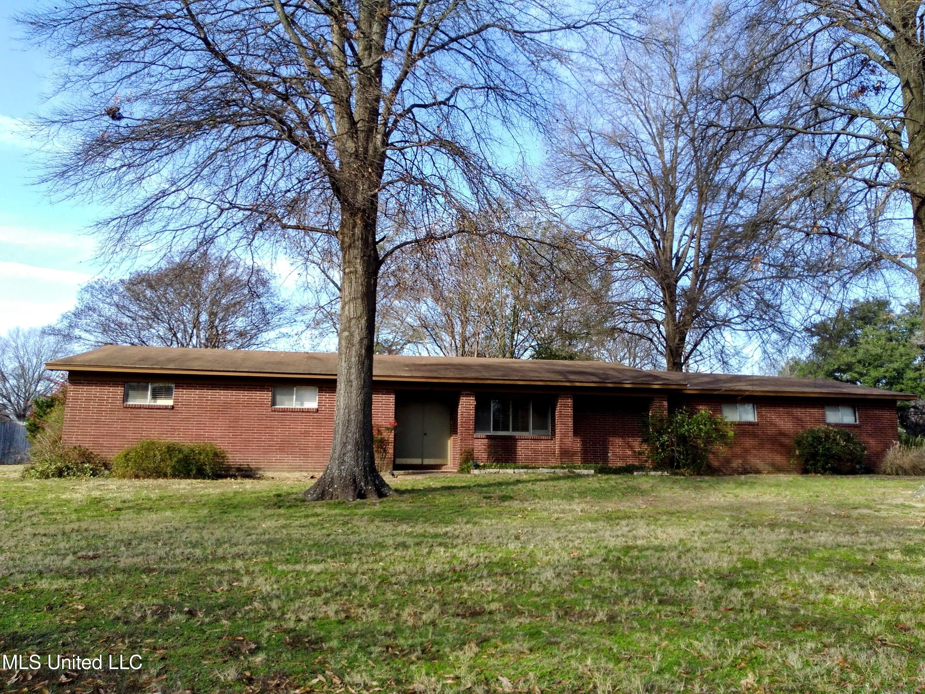 311 S Mac Arthur Circle Property Photo 6