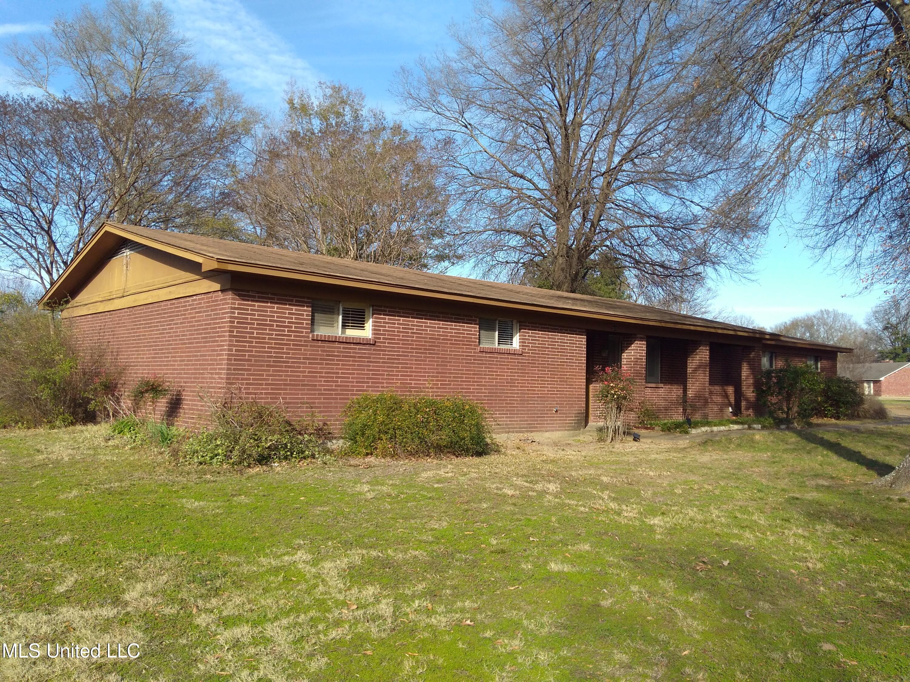 311 S Mac Arthur Circle Property Photo 7