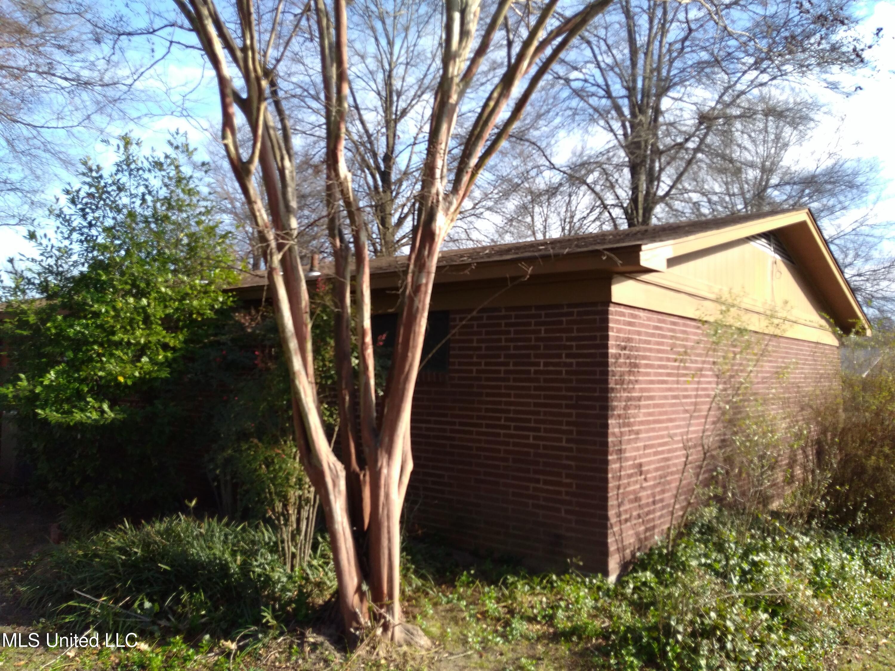 311 S Mac Arthur Circle Property Photo 9
