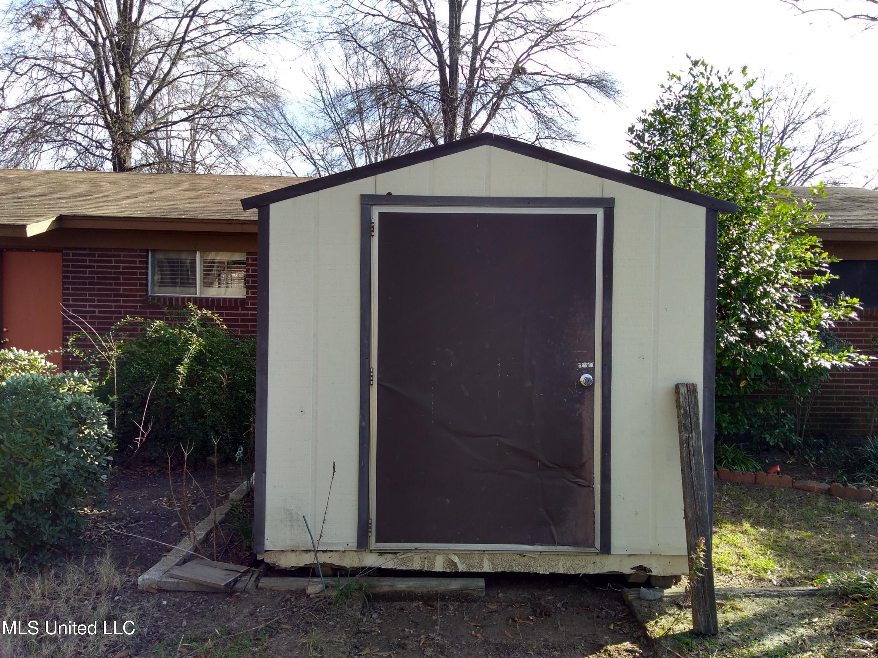 311 S Mac Arthur Circle Property Photo 14