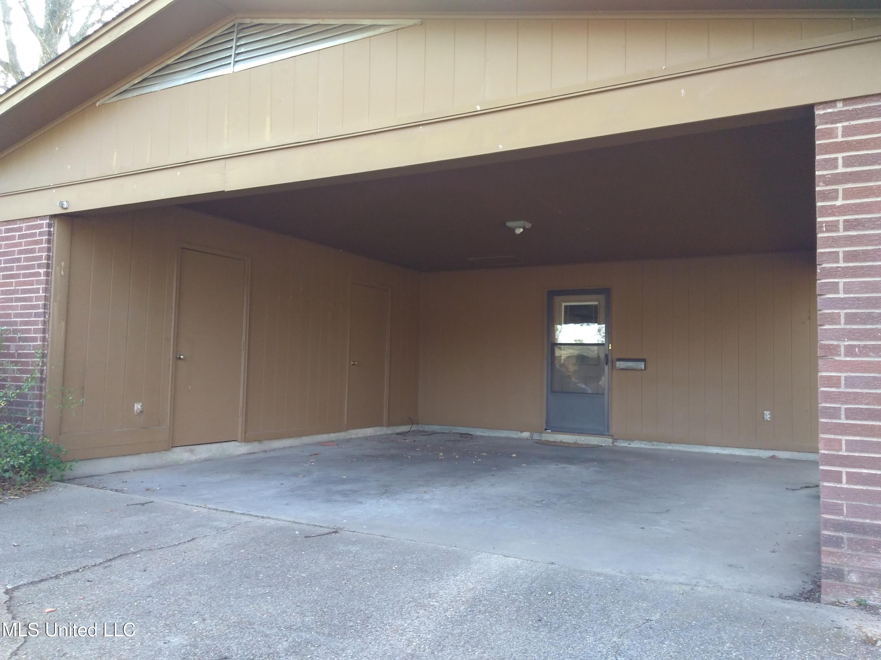 311 S Mac Arthur Circle Property Photo 28