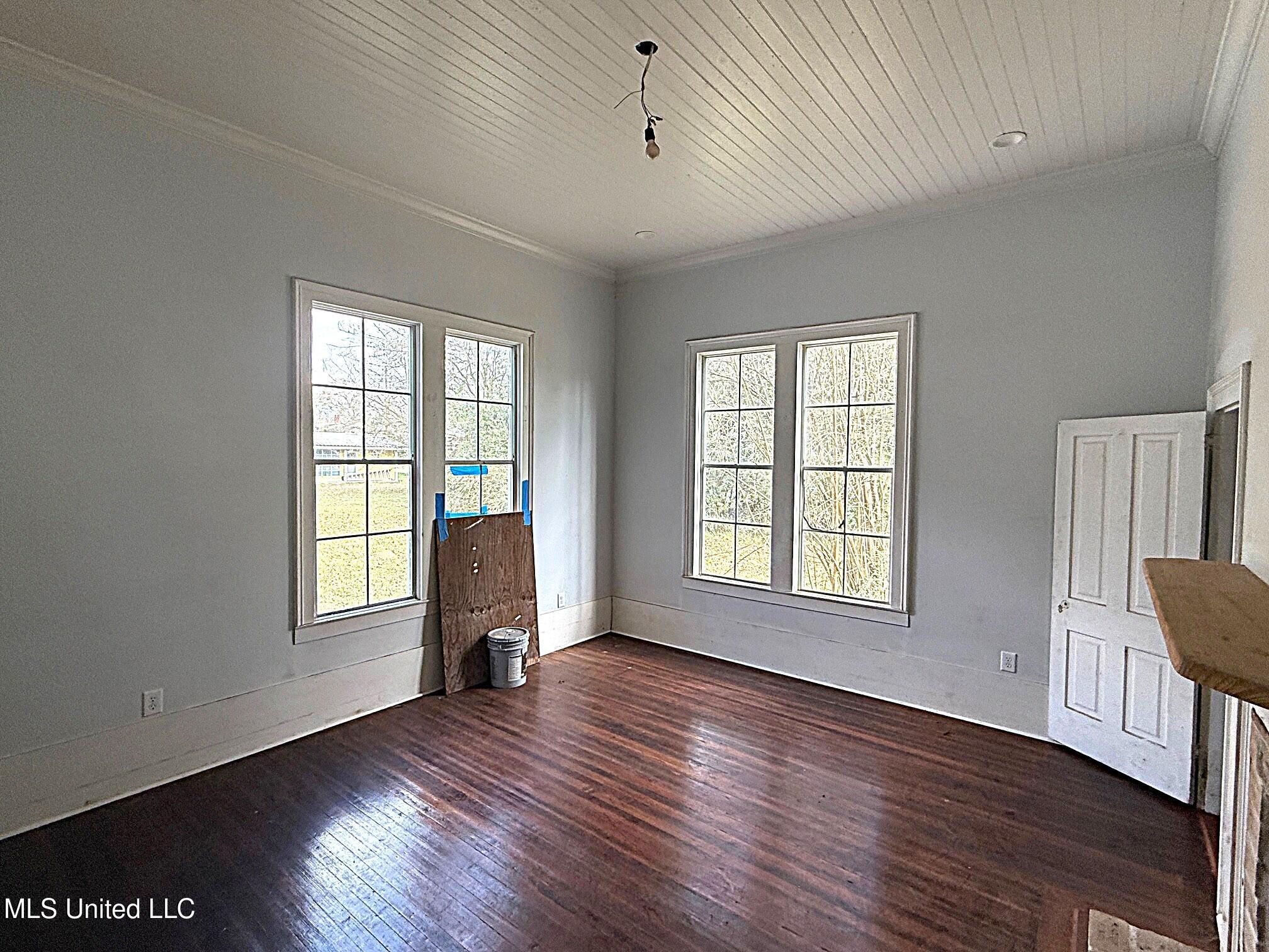 711 College Street Property Photo 9