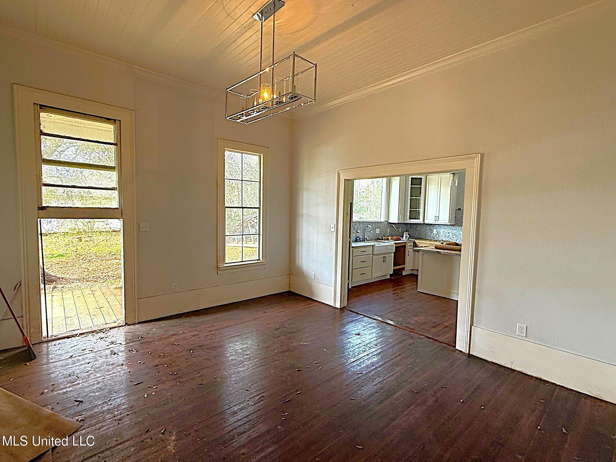 711 College Street Property Photo 13