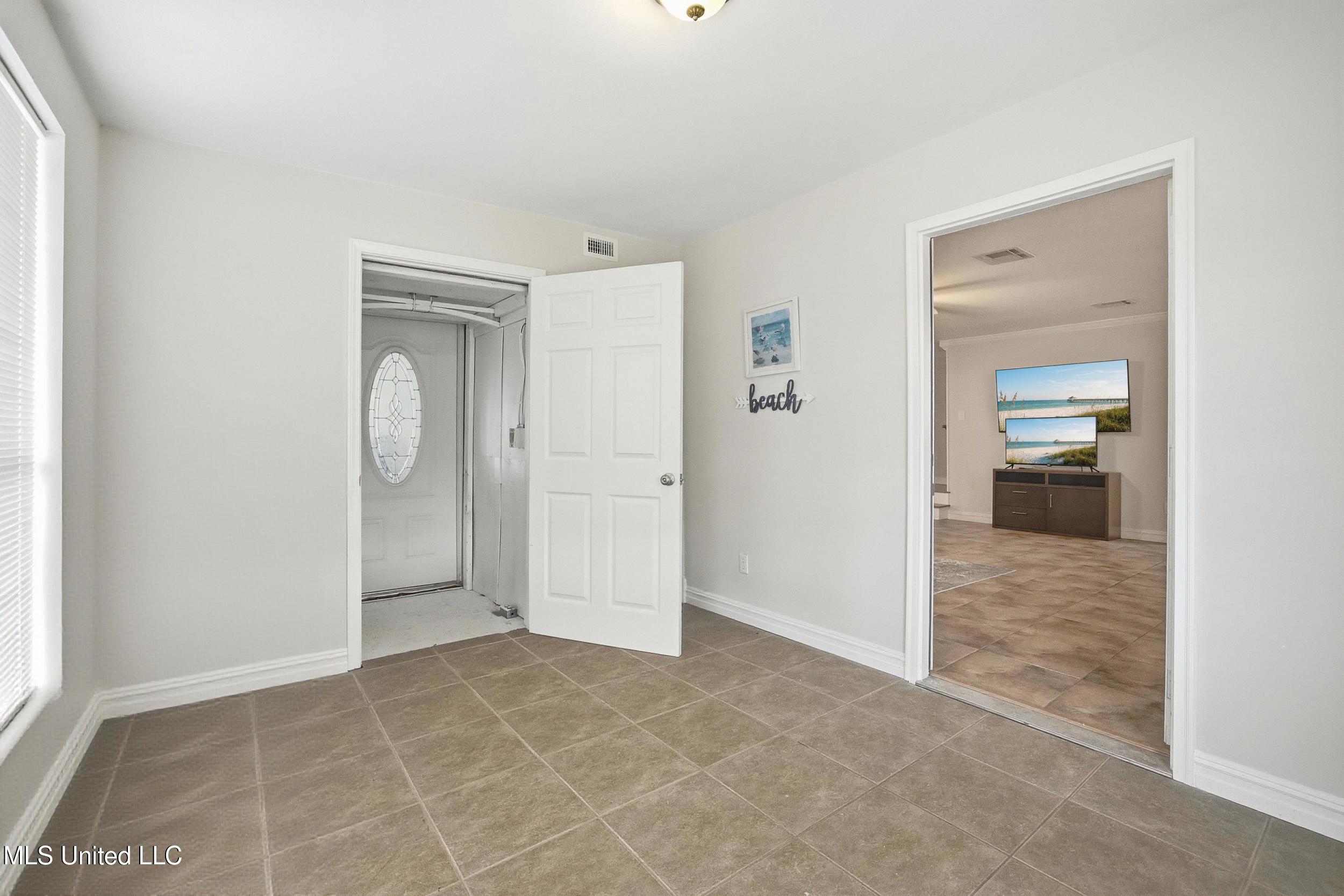 10064 Everest Street Property Photo 15