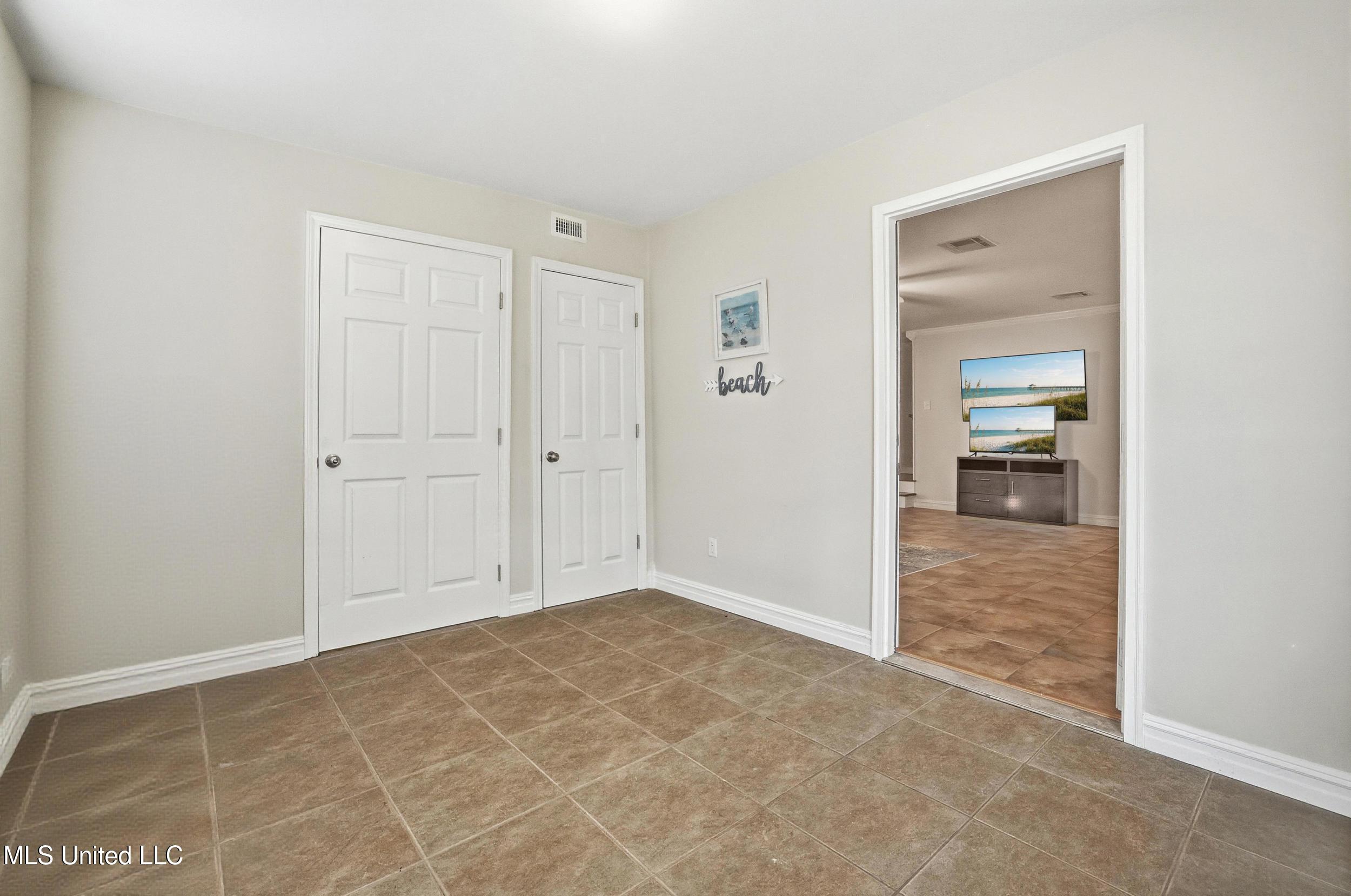 10064 Everest Street Property Photo 16