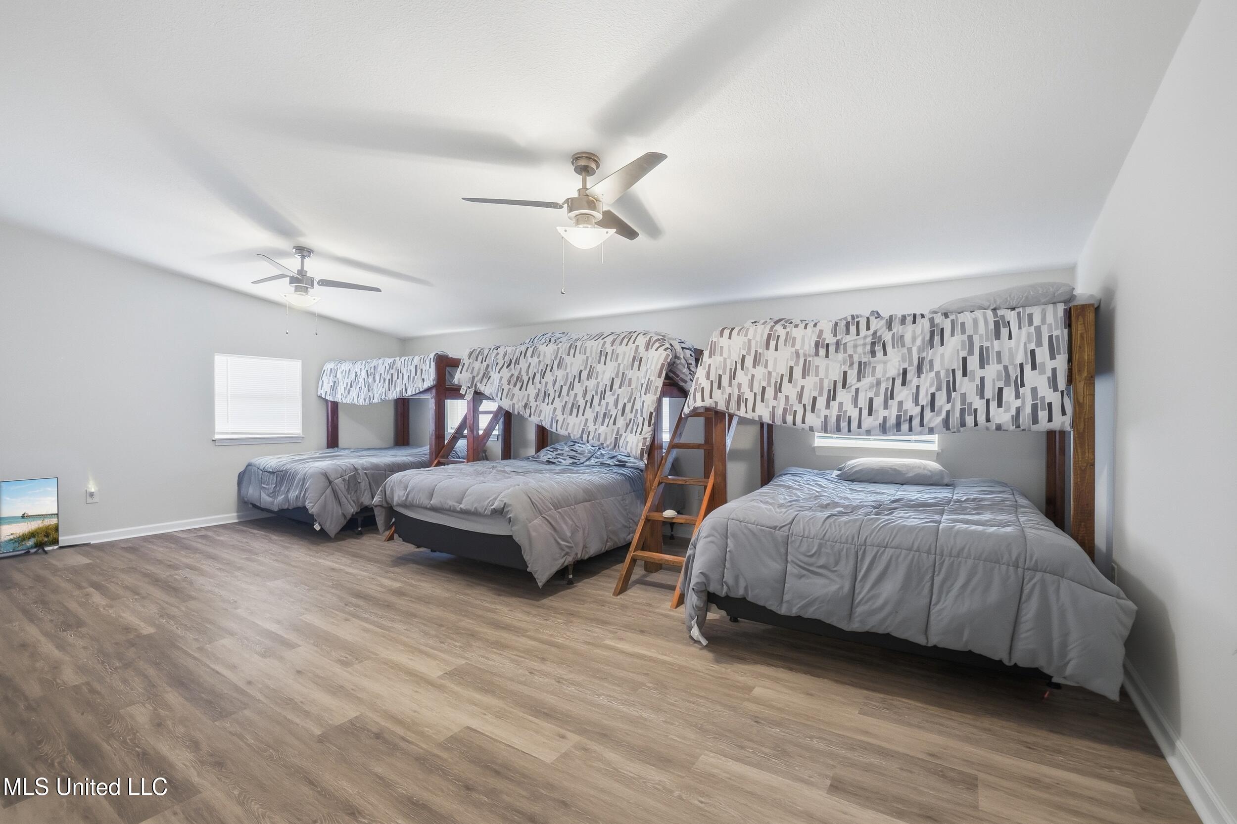 10064 Everest Street Property Photo 40