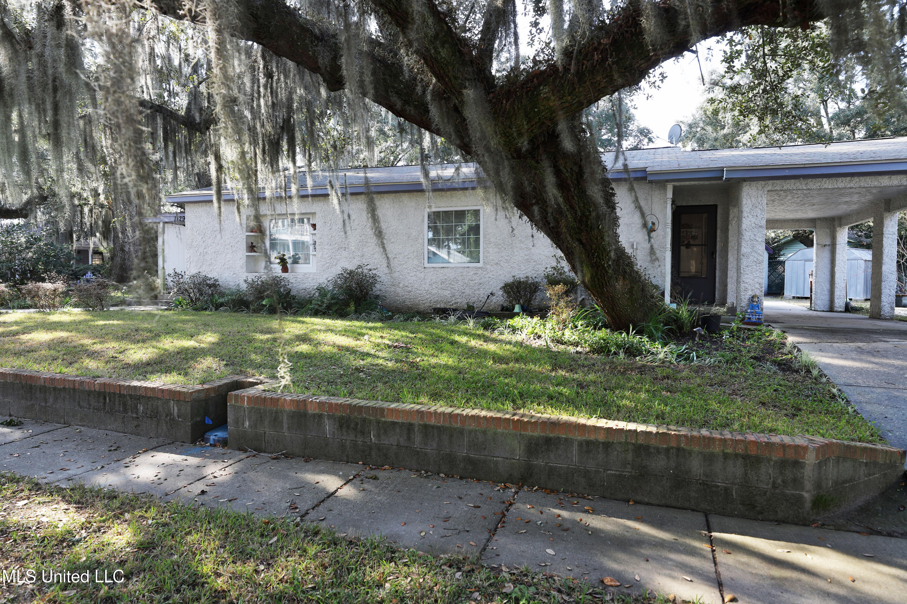 1229 Kensington Drive Property Photo 1