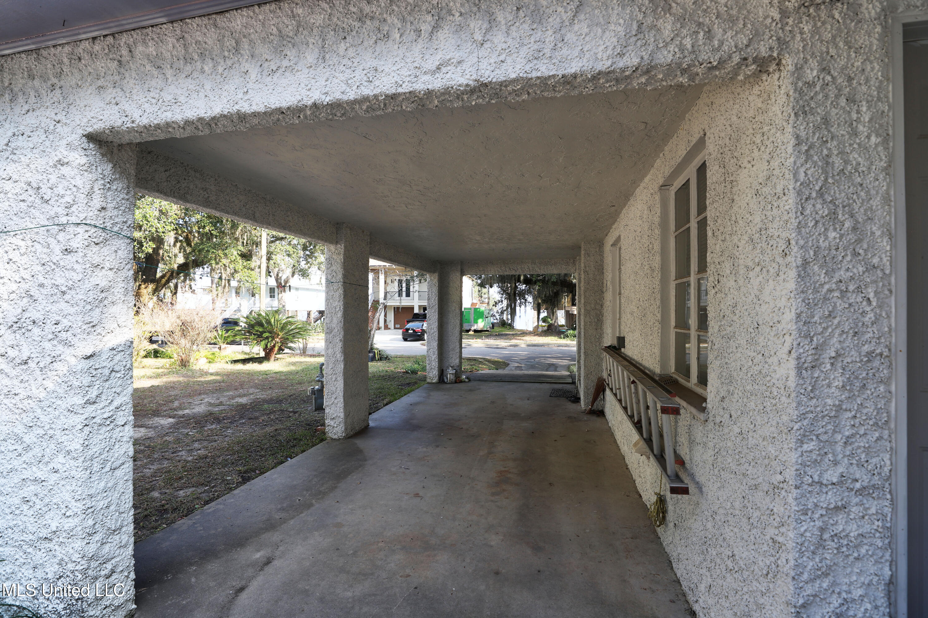 1229 Kensington Drive Property Photo 3