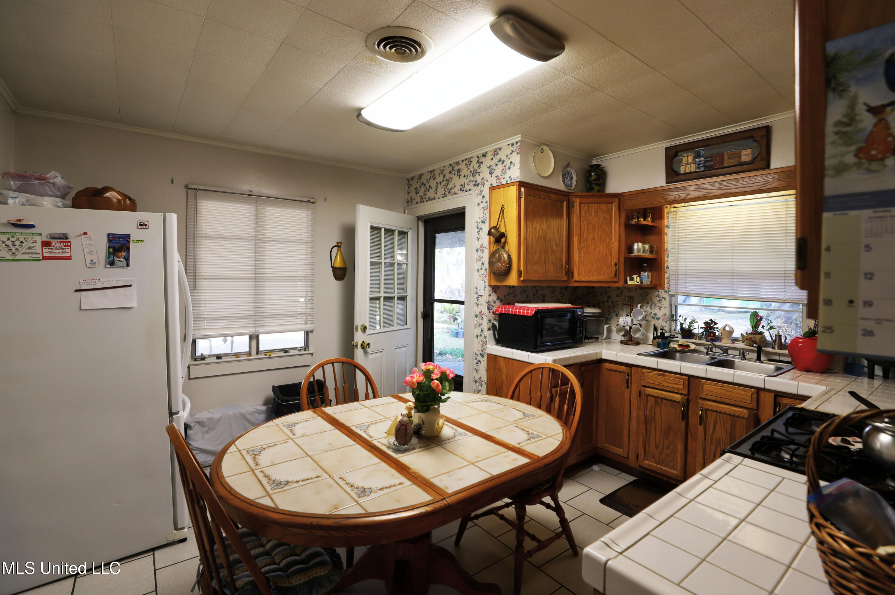 1229 Kensington Drive Property Photo 5
