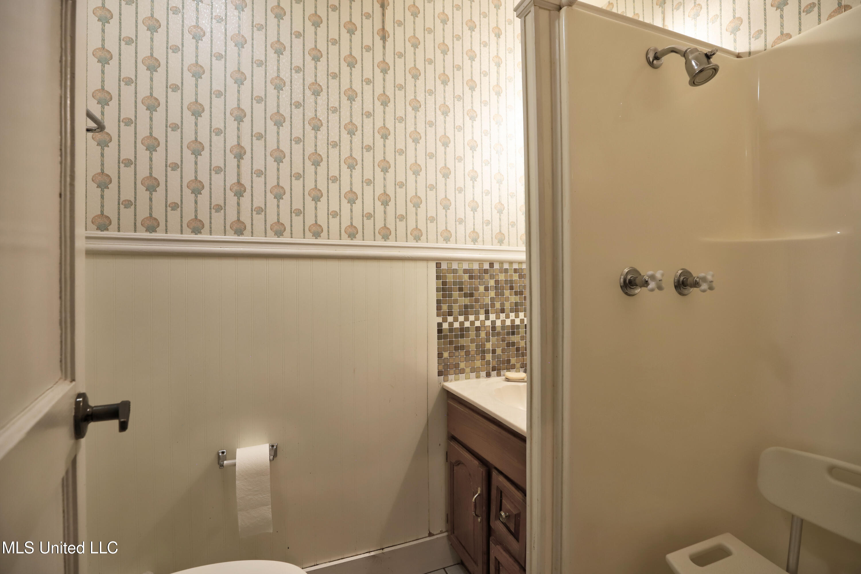 1229 Kensington Drive Property Photo 14
