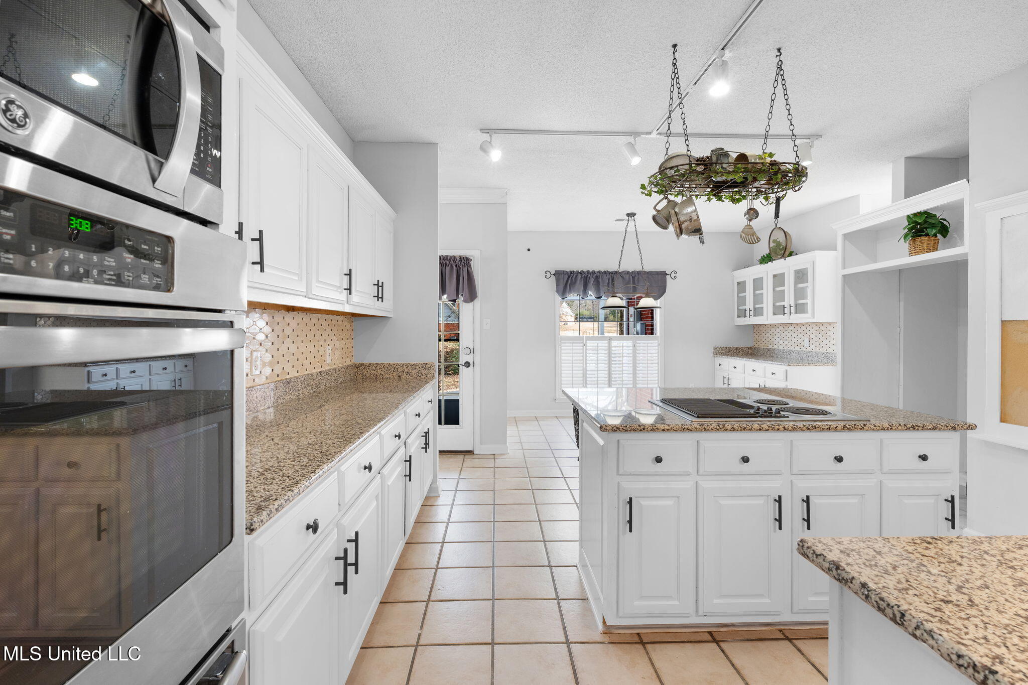 7885 Hunters Bend Cove Property Photo 14